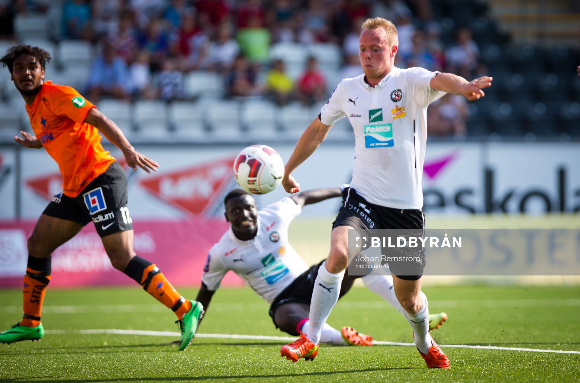 Örebros Patrik Haginge och Norrköpings James Frempong