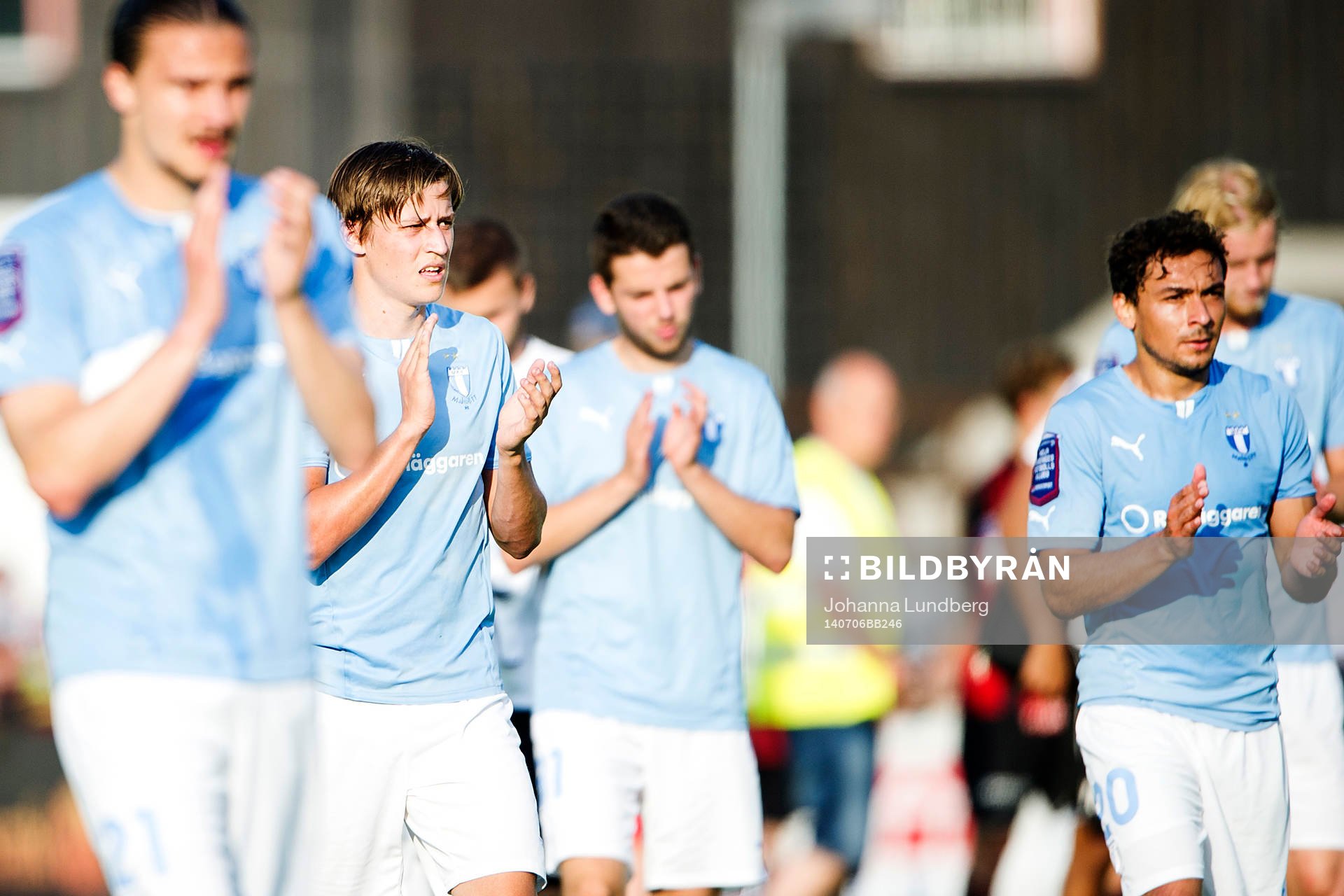 Malmö FFs Simon Thern och Ricardo Ferreira tackar publiken
