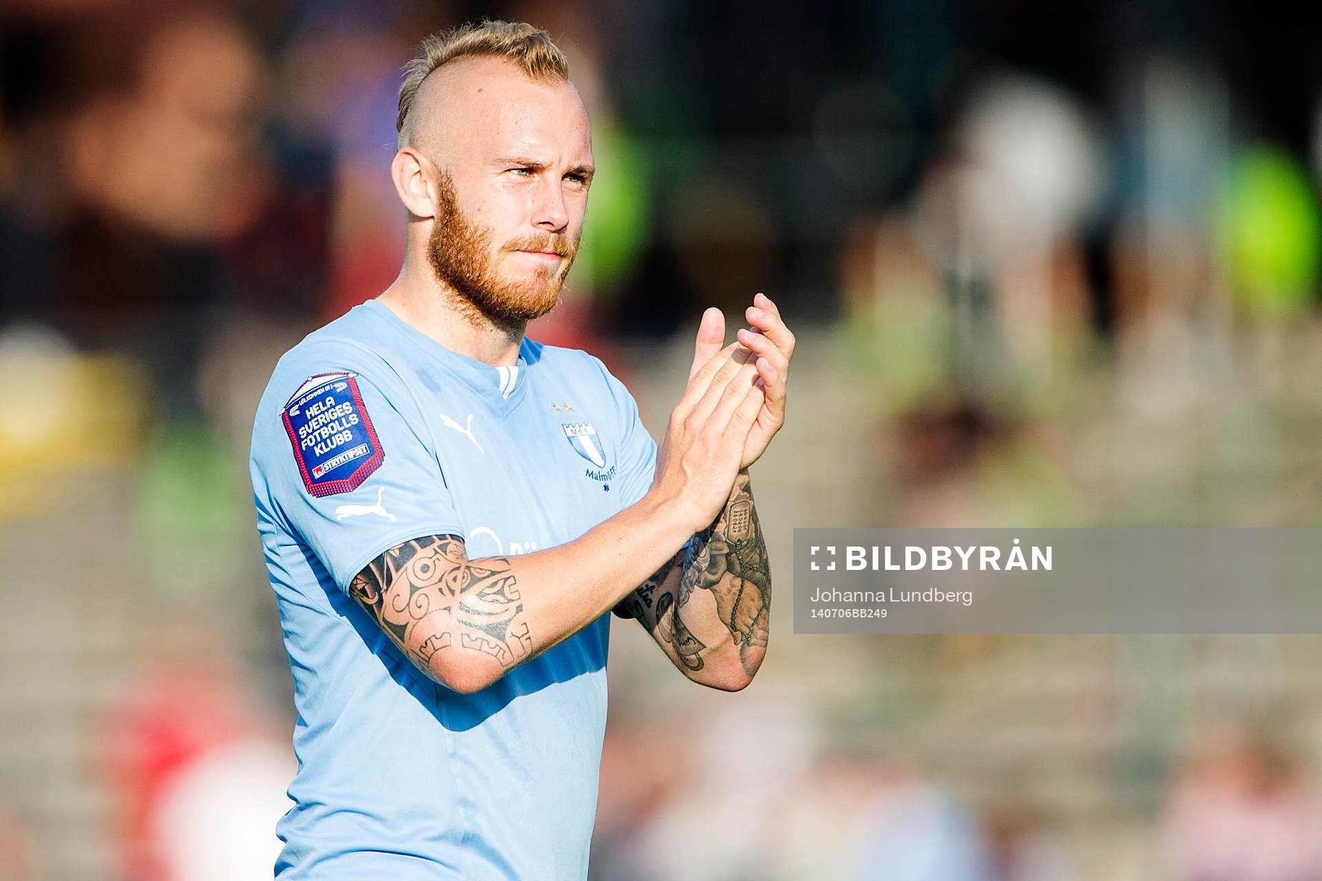 Malmö FFs Magnus Eriksson tackar publiken
