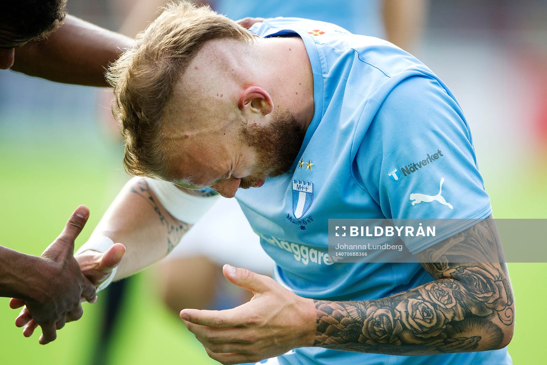 Malmö FFs Magnus Eriksson har ont