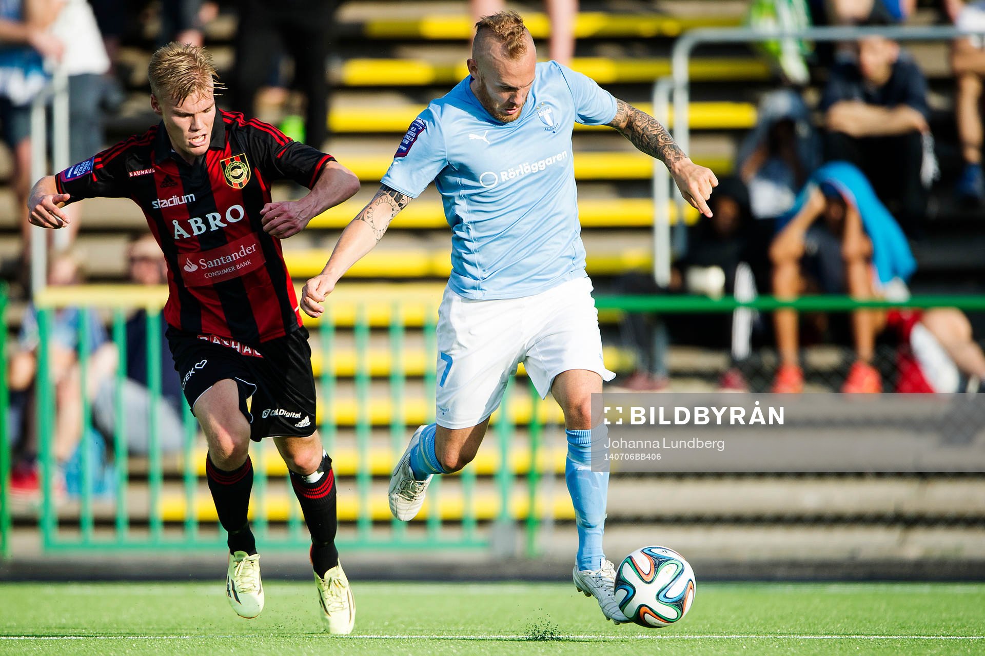Malmö FFs Markus Rosenberg i kamp med Brommapojkarnas Martin Falkeborn under fotbollsmatchen i Allsvenskan mellan Brommapojkarna och Malmö FF den 6 juli 2014 i Stockholm.