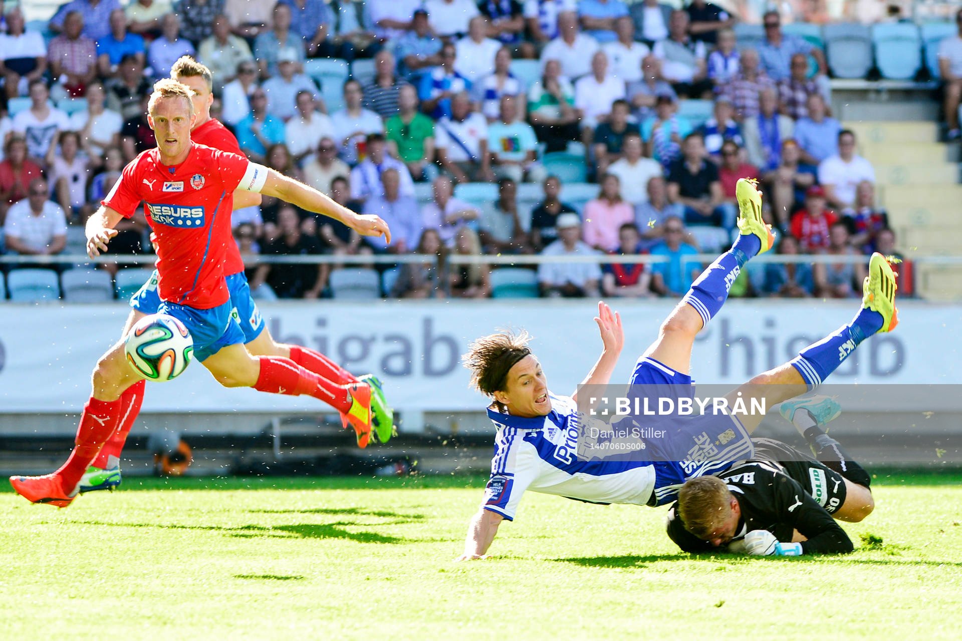IFK Göteborgs Lasse Vibe i ett friläge mot Helsingborgs