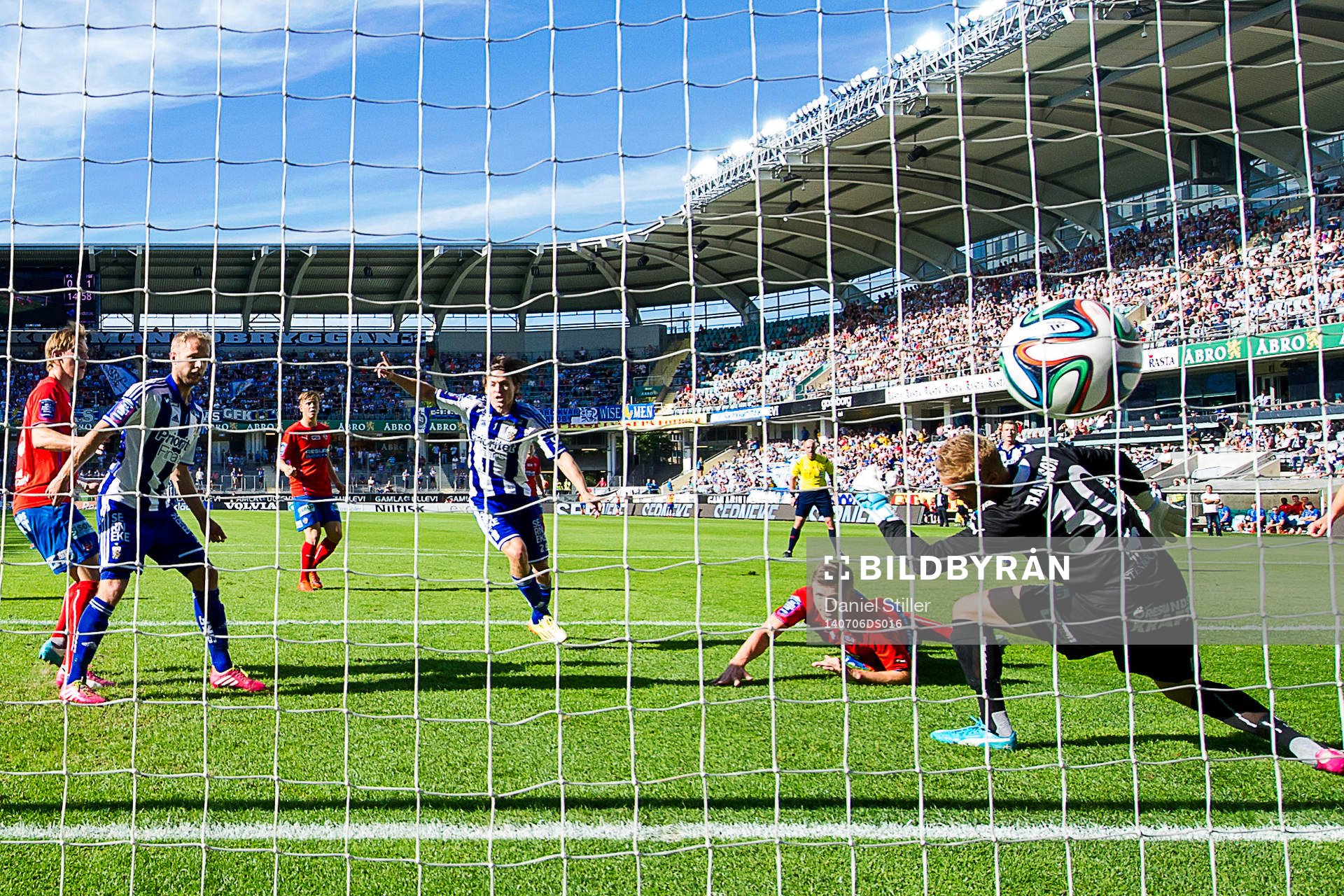 IFK Göteborgs Lasse Vibe jublar