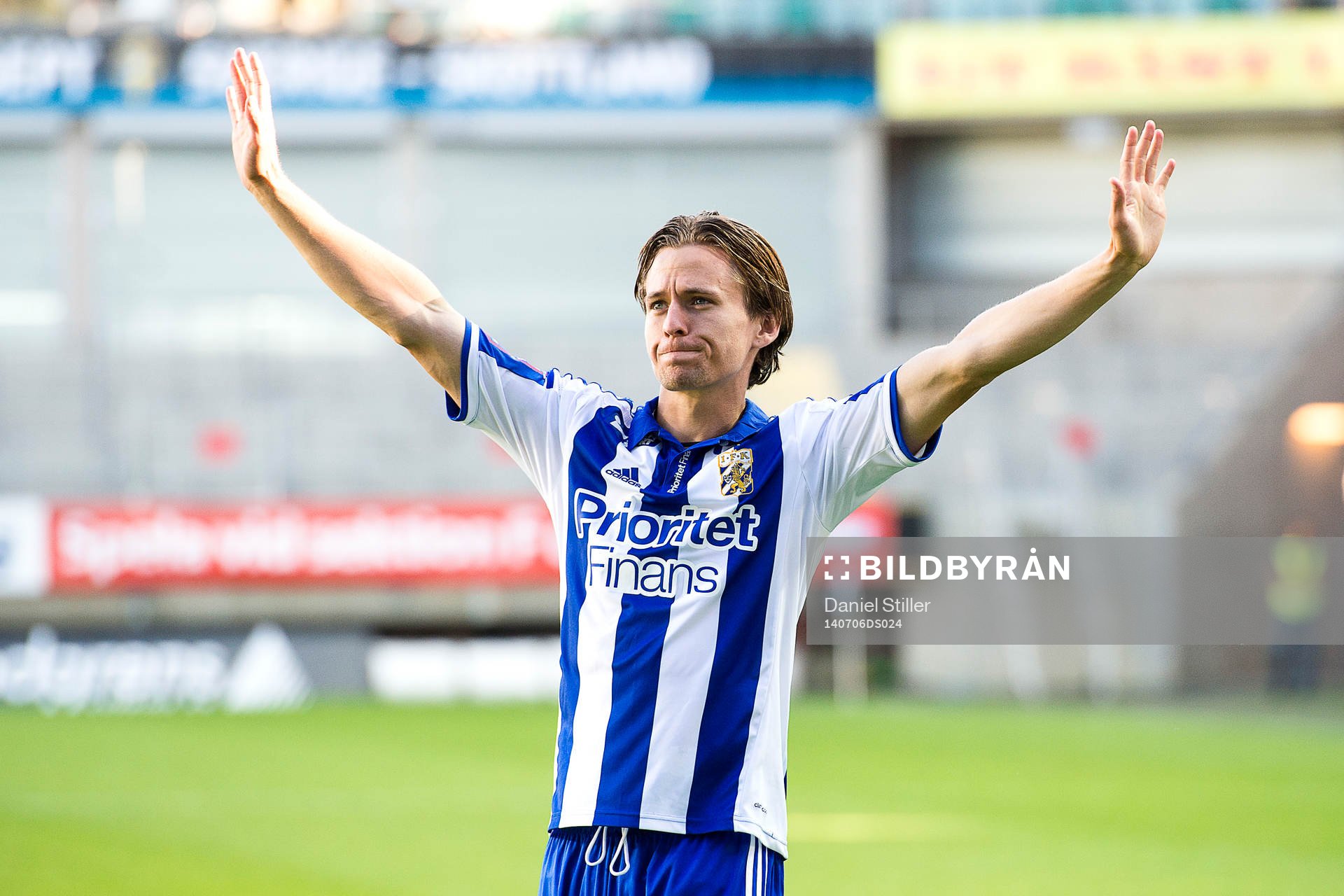 IFK Göteborgs Lasse Vibe tackar publiken