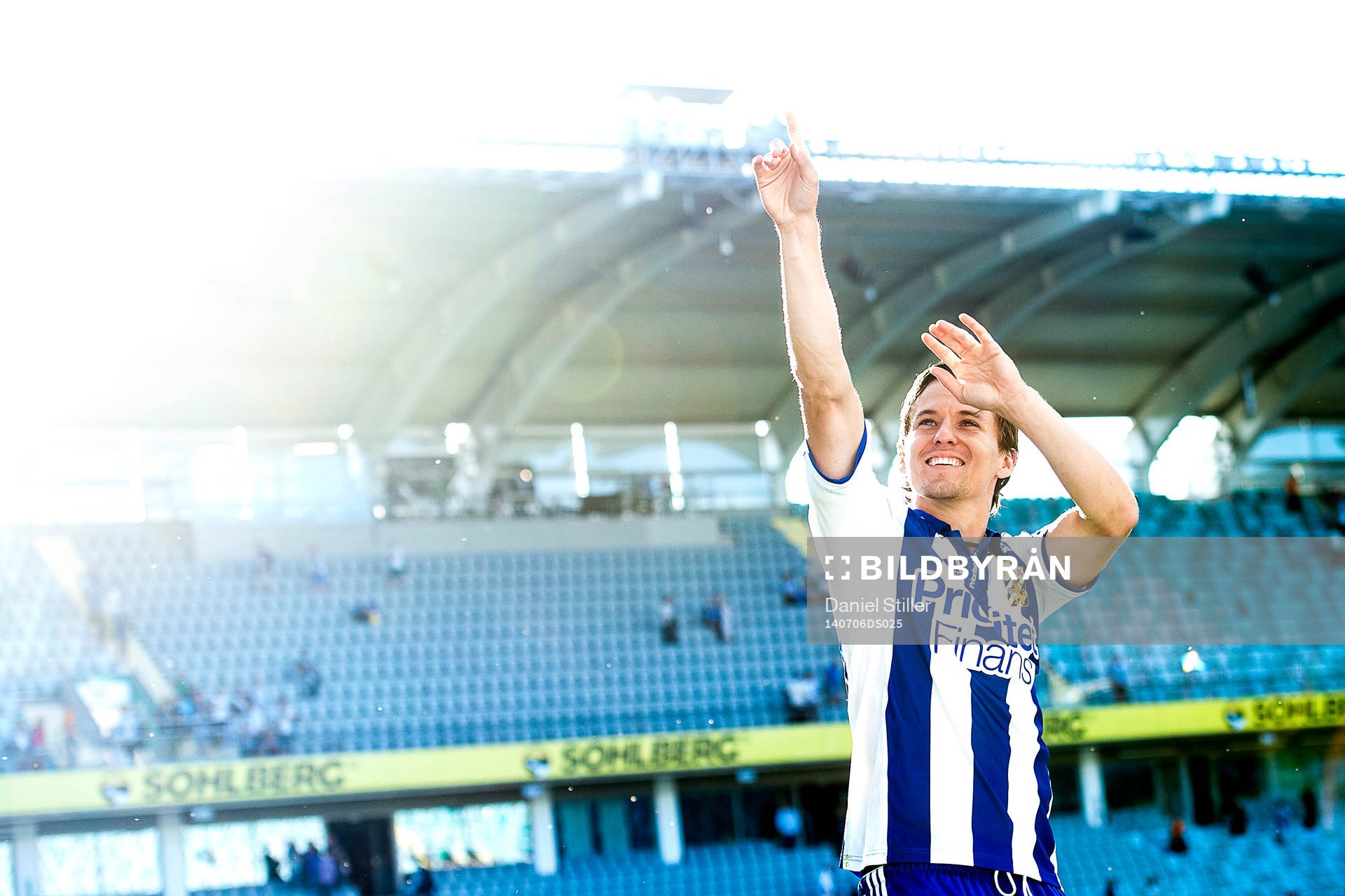 IFK Göteborgs Lasse Vibe tackar publiken