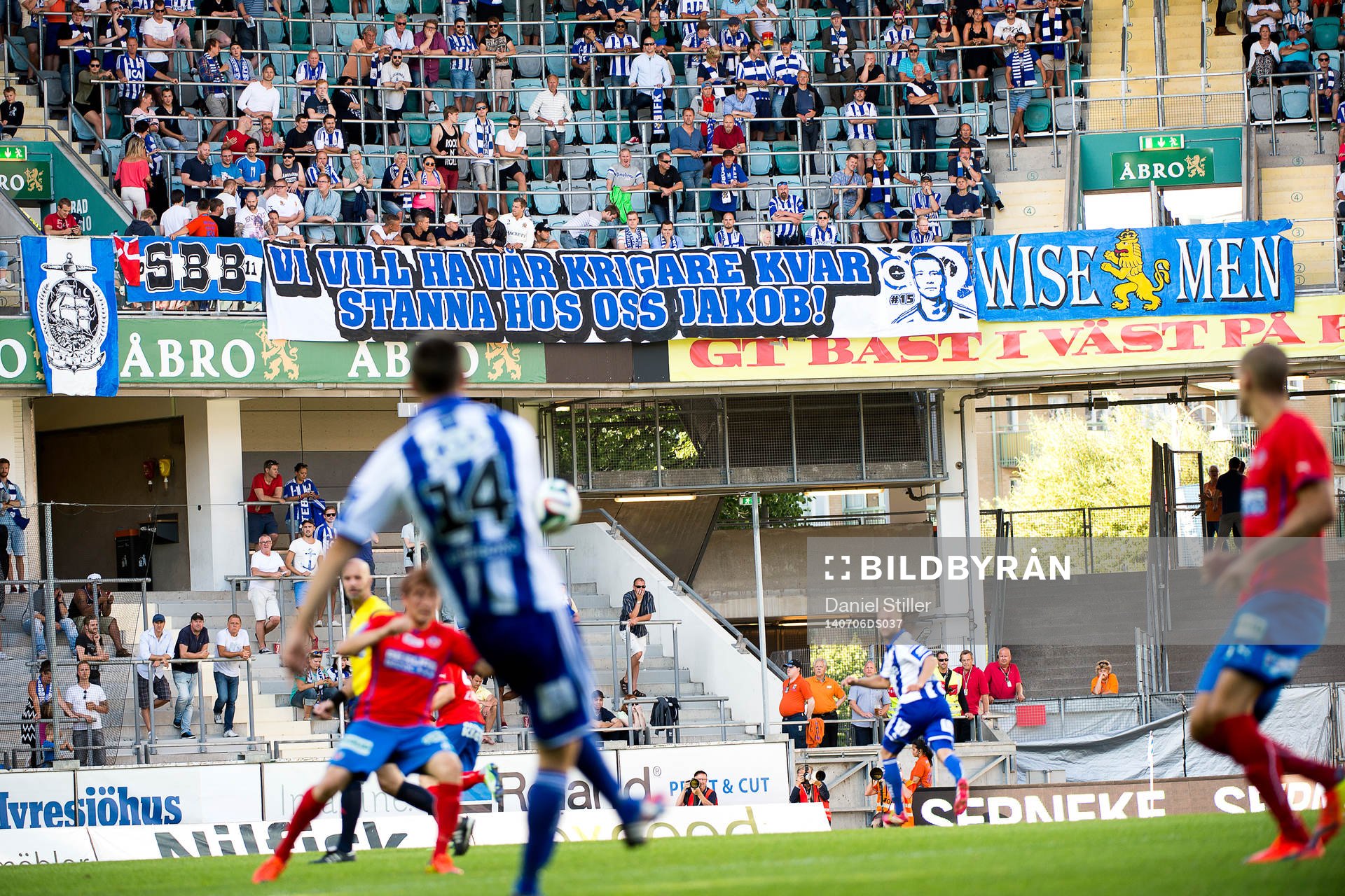 IFK Göteborgs supportrar har satt upp en banderoll med
