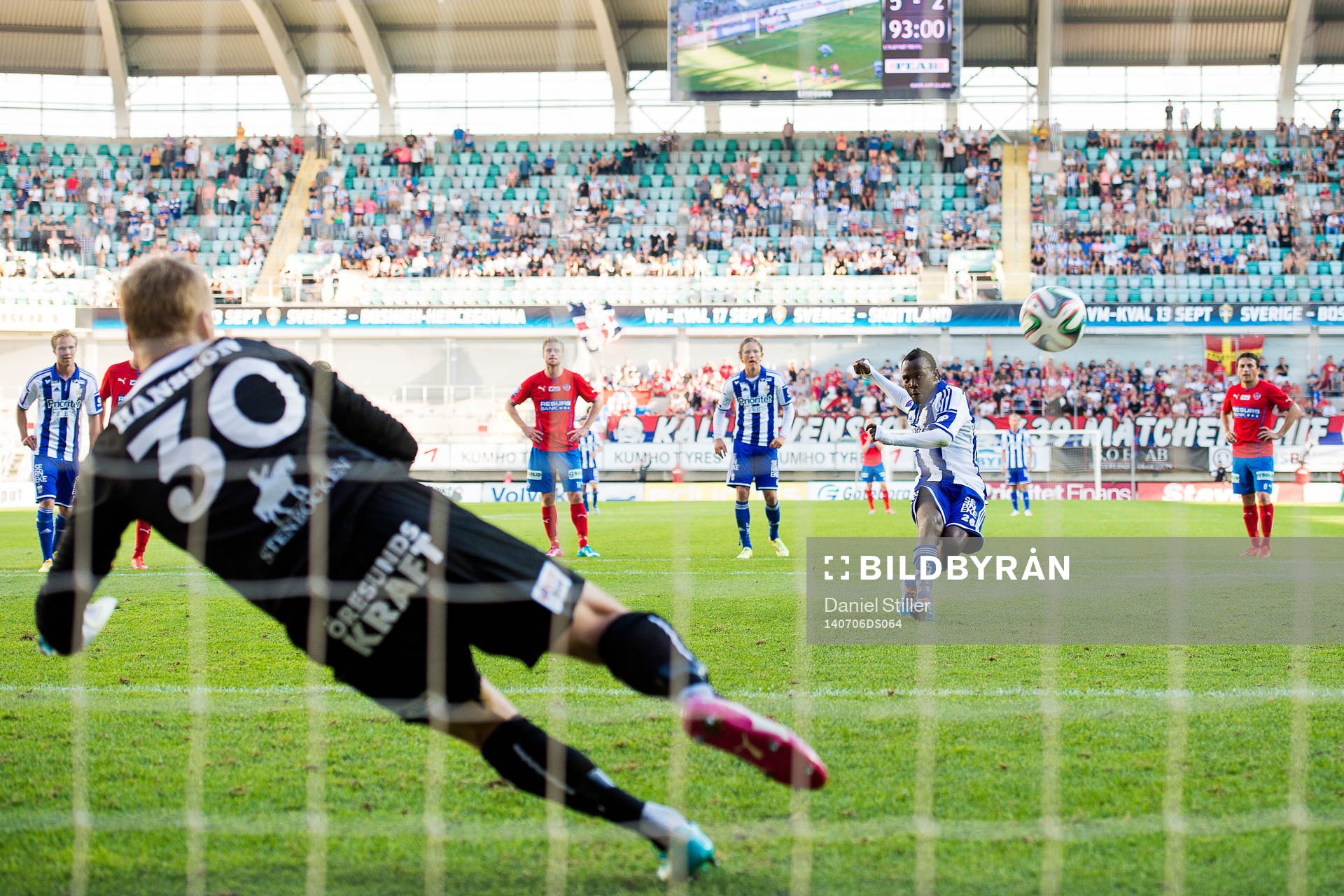 IFK Göteborgs May Mahlangu gör 6-2 på straff