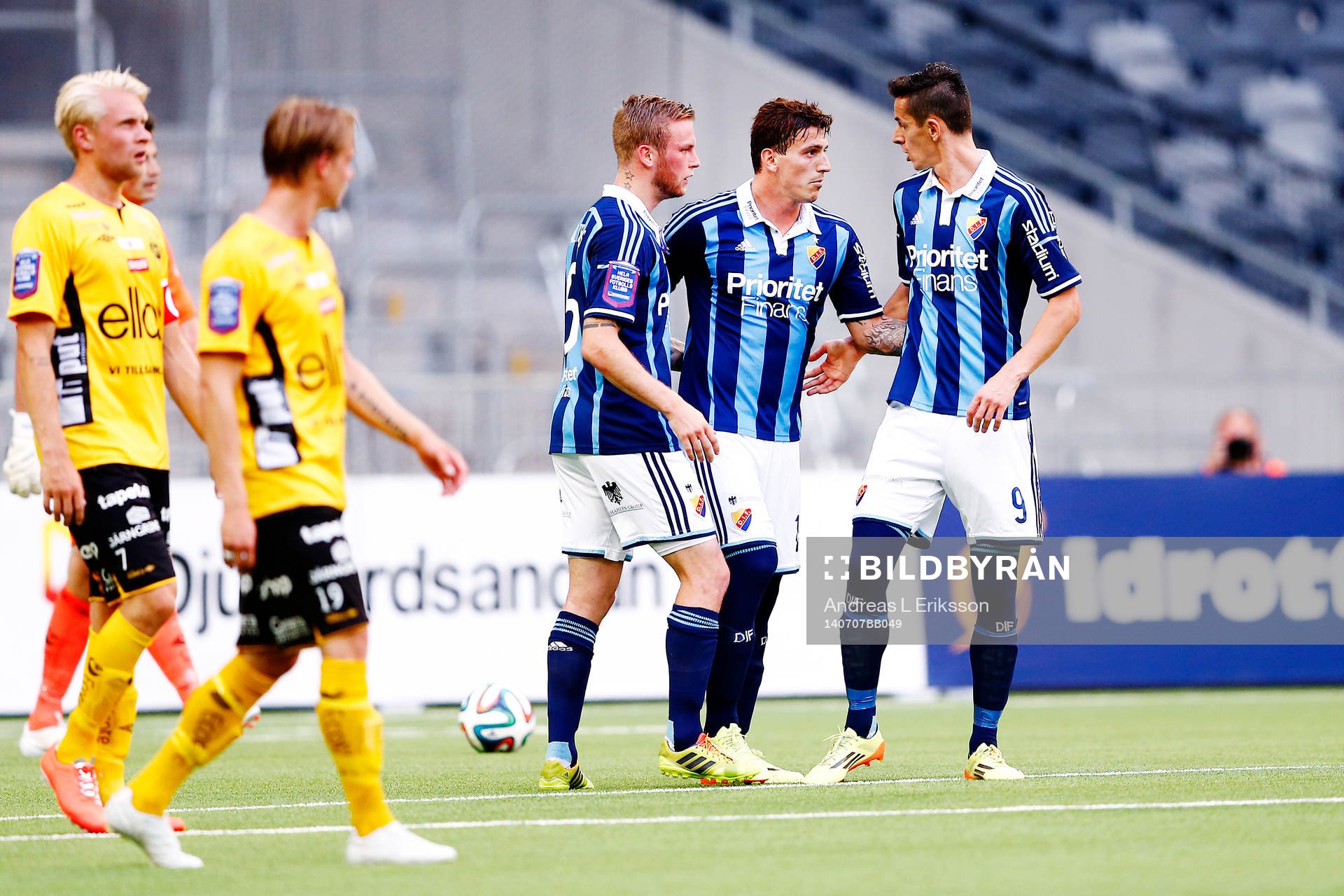 Djurgårdens Aleksander Faltsetas (vänster) och Haris