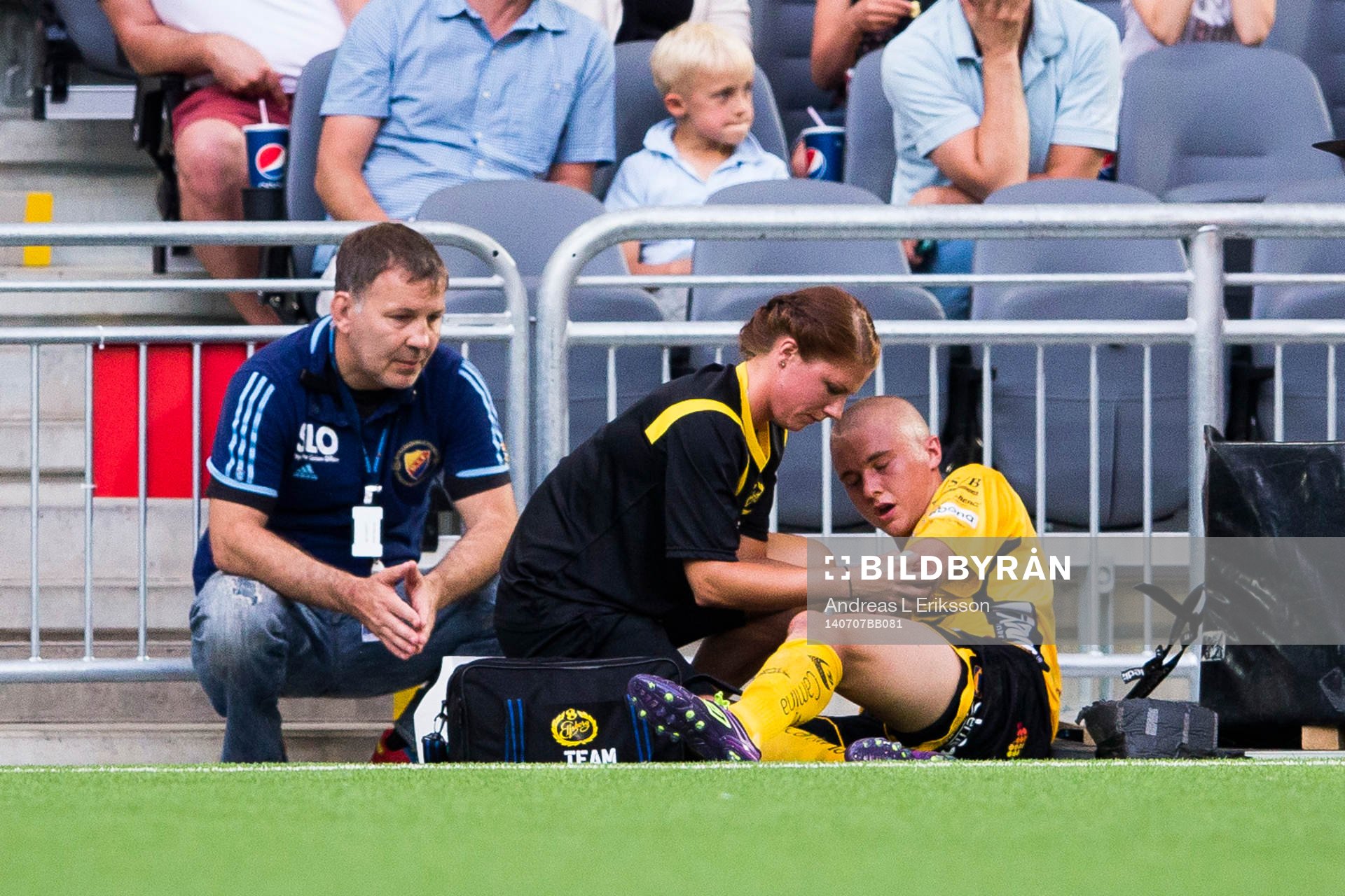 Elfsborgs Sebastian Holmén plåstras om