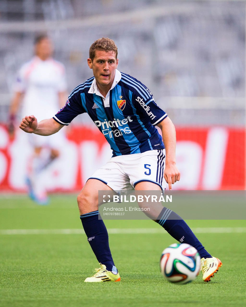 Djurgårdens Stefan Karlsson med bollen