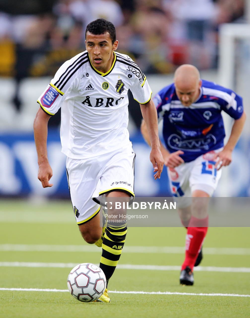 s Nabil Bahoui förbi Åtvidabergs Victor Sköld