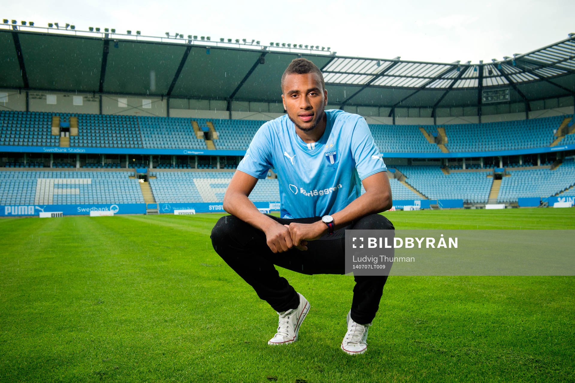 Malmös Isaac Kiese Thelin poserar för ett porträtt efter en presskonferens där han presenteras som ny spelare i Malmö FF den 7 juli 2014 i Malmö.