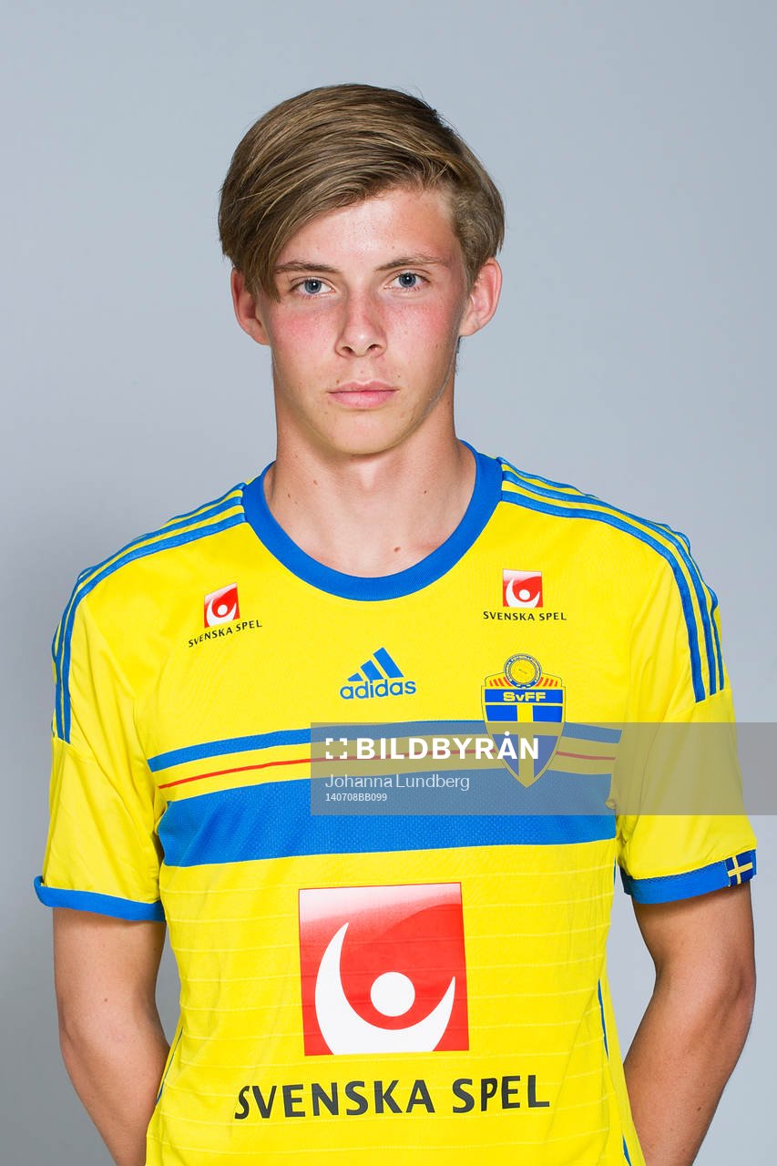Emil Ursholm, som spelar i P16/97-landslaget, poserar för ett porträtt den 8 juli 2014 i Stockholm.