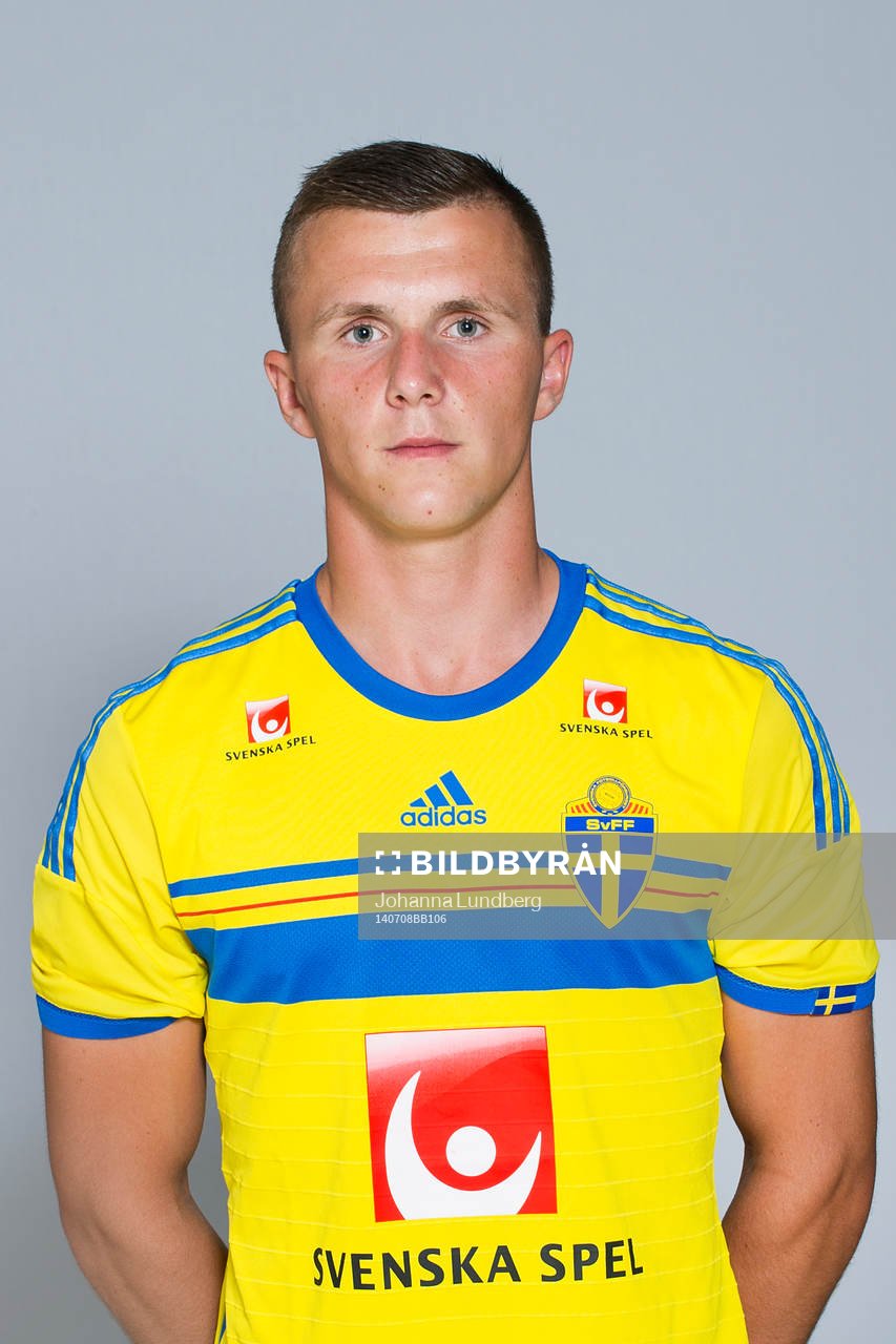 Adi Terzic, som spelar i P16/97-landslaget, poserar för ett porträtt den 8 juli 2014 i Stockholm.