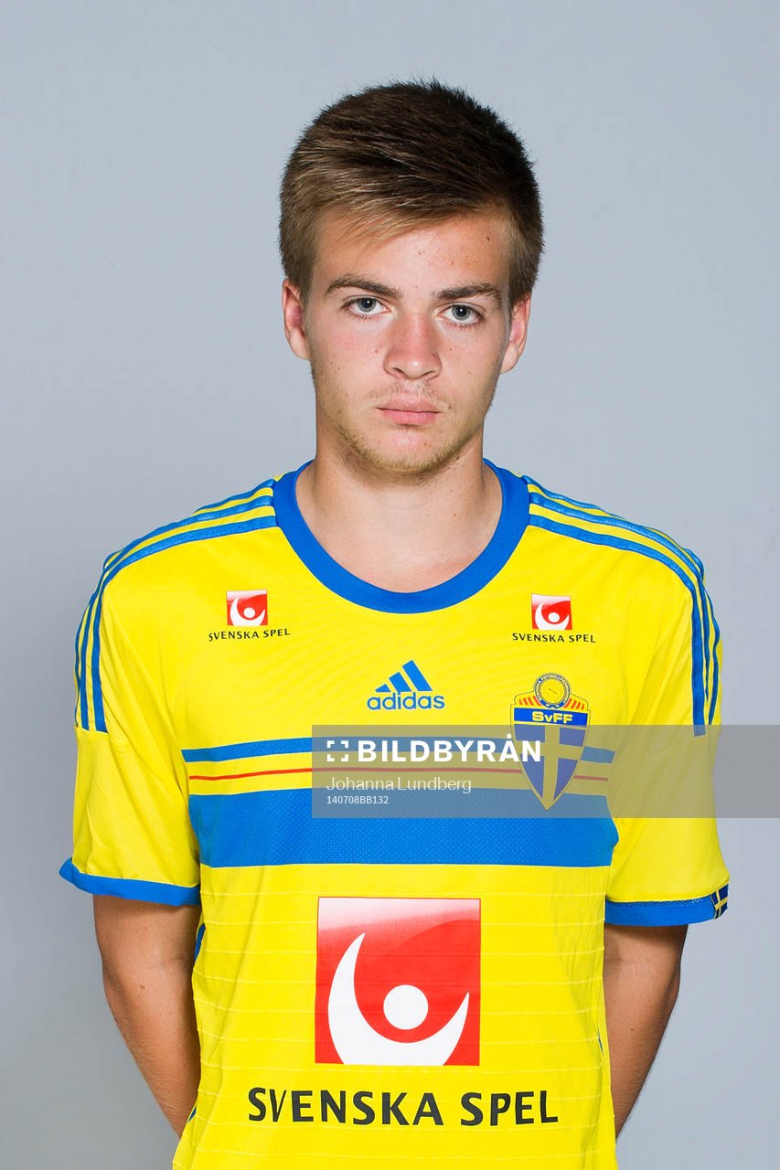 Oscar Iglicar, som spelar i P16/97-landslaget, poserar för ett porträtt den 8 juli 2014 i Stockholm.
