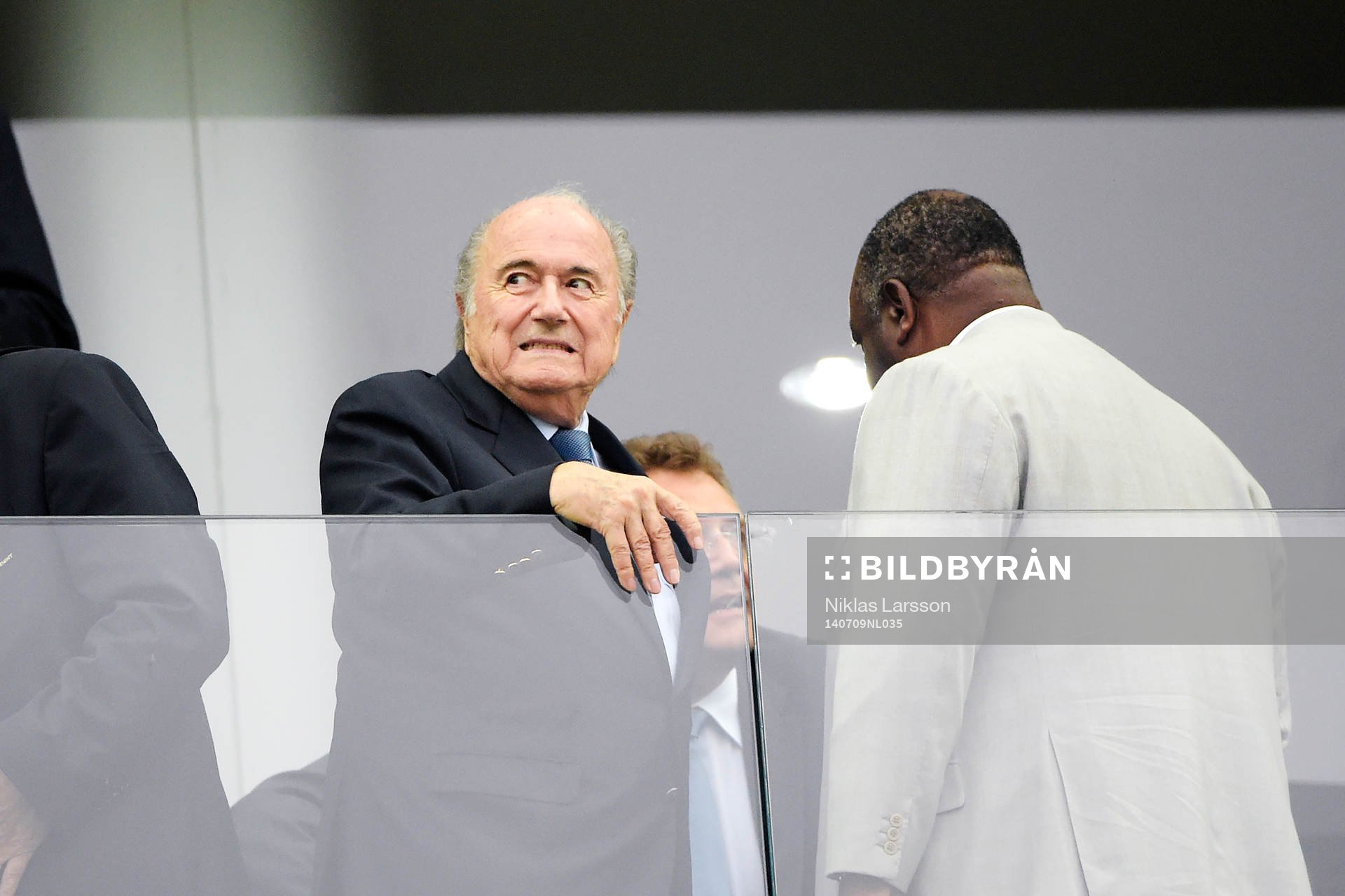 FIFAs president Sepp Blatter gör en min på läktaren under semifinalen mellan Argentina och Holland under fotbolls-VM den 9 juli 2014 i Sao Paulo. 