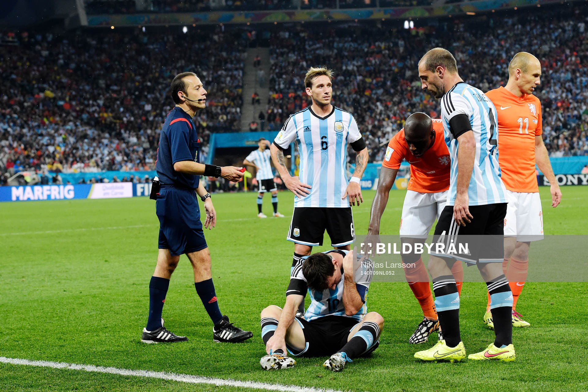 Argentinas Lionel Messi blir sittande och Argentina får en