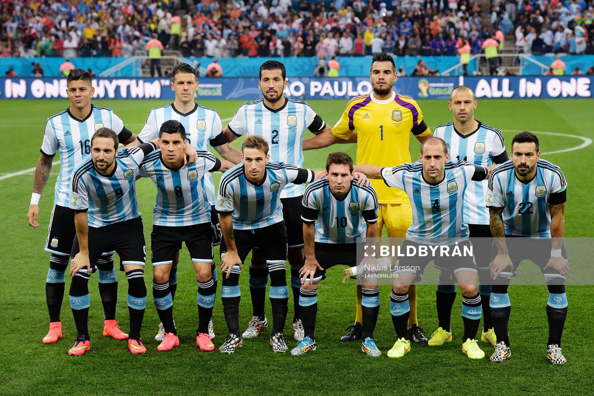Argentinas spelare står uppradade innan semifinalen mellan