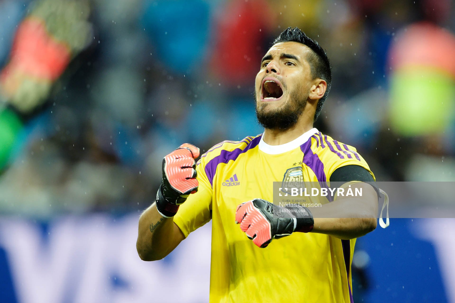 Argentinas målvakt Sergio Romero jublar