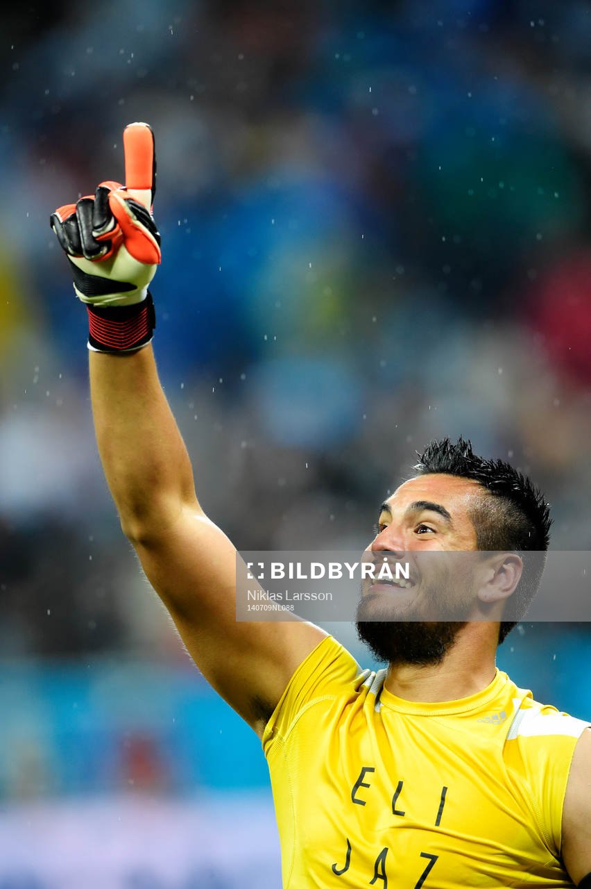 Argentinas målvakt Sergio Romero jublar