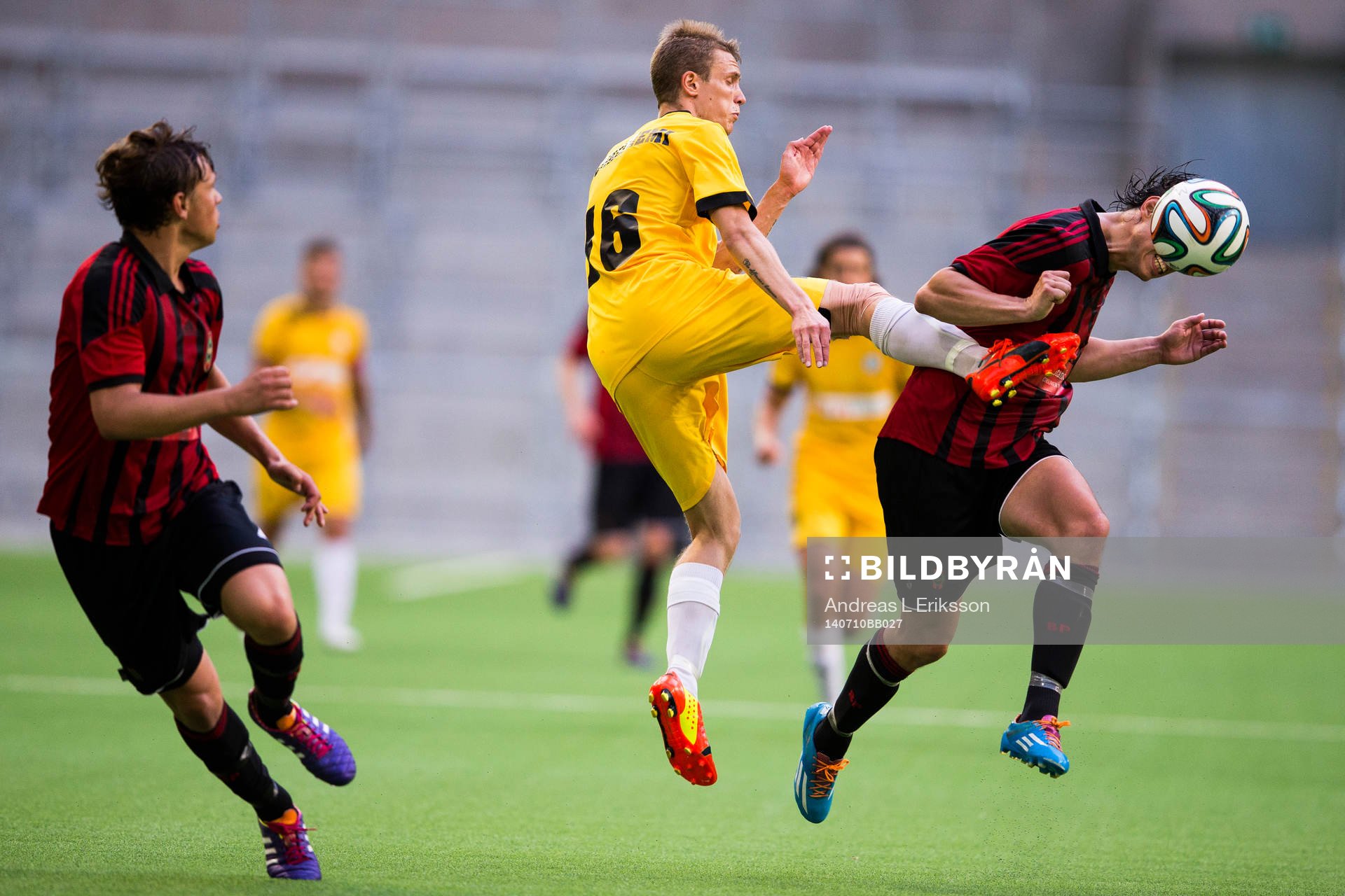 VPS Vaasas Teemu Honkaniemi med en hög spark på Brommapojkarnas Gabriel Petrovic under fotbollsmatchen i kvalet till Europa League mellan Brommapojkarna - VPS Vaasa den 10 juli 2014 i Stockholm. 