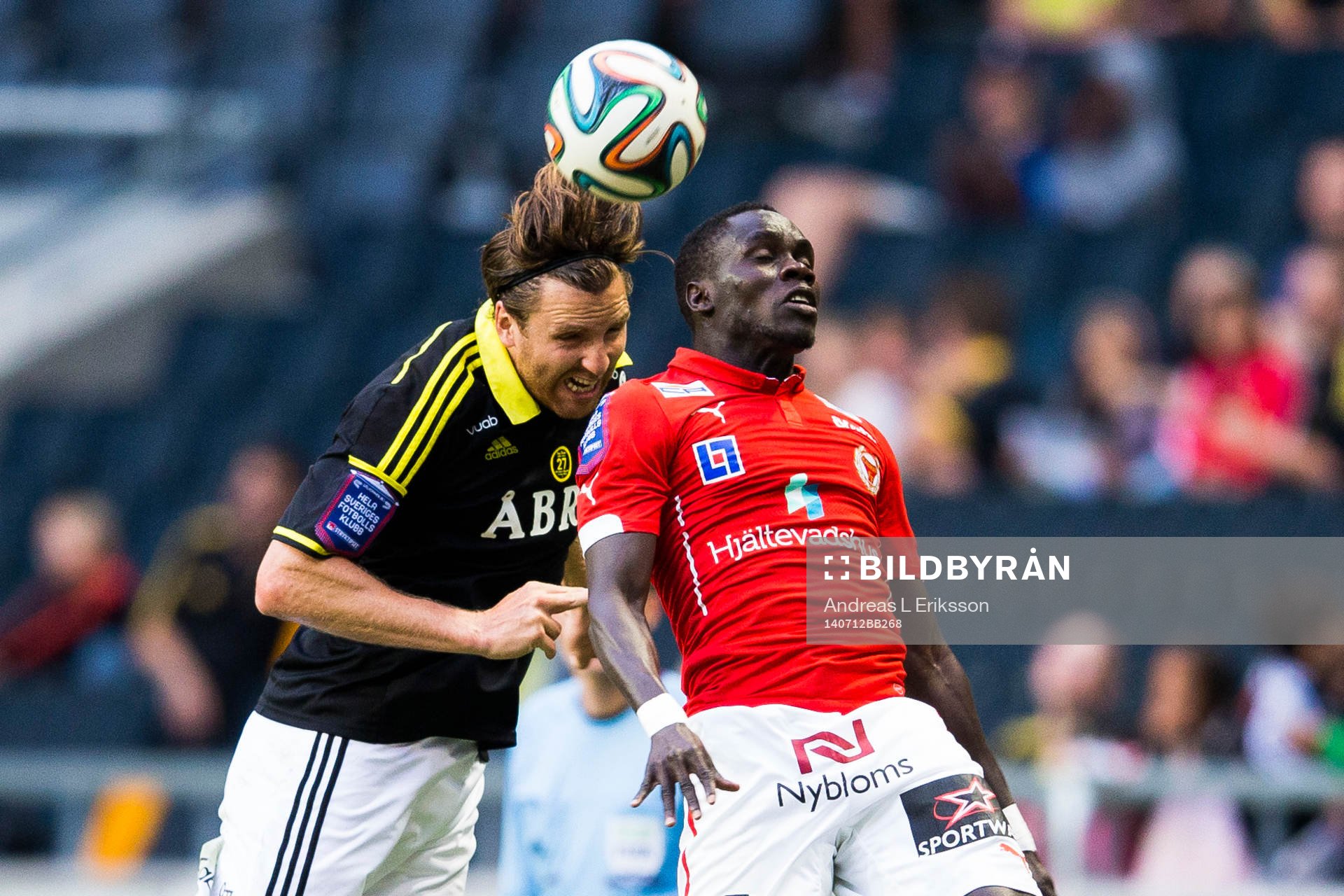 s Nils-Eric Johansson i en nickduell med Kalmars Papa