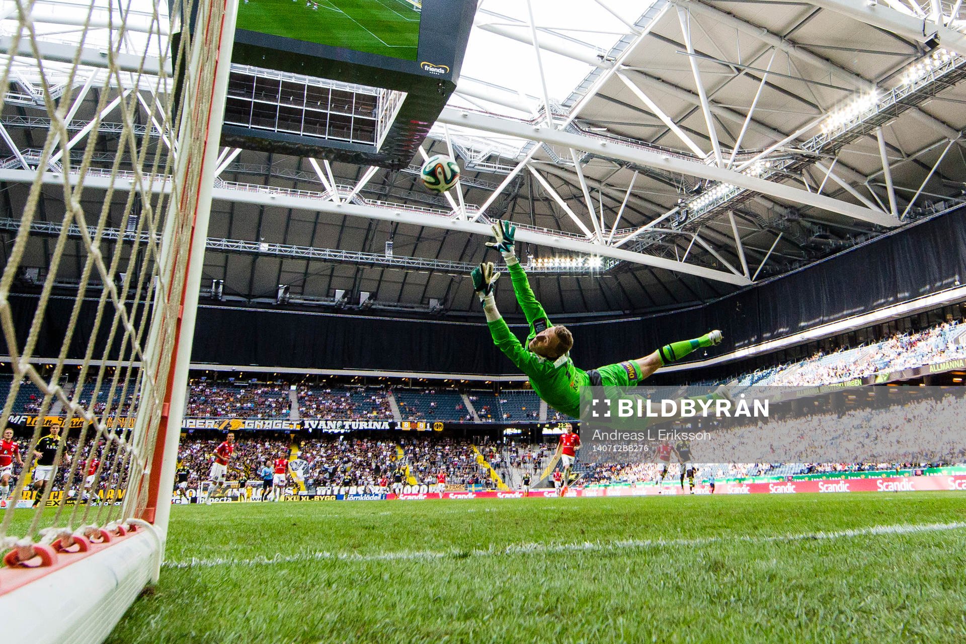 s Nabil Bahoui (ej i bild) gör 1-0 för AIK bakom Kalmars
