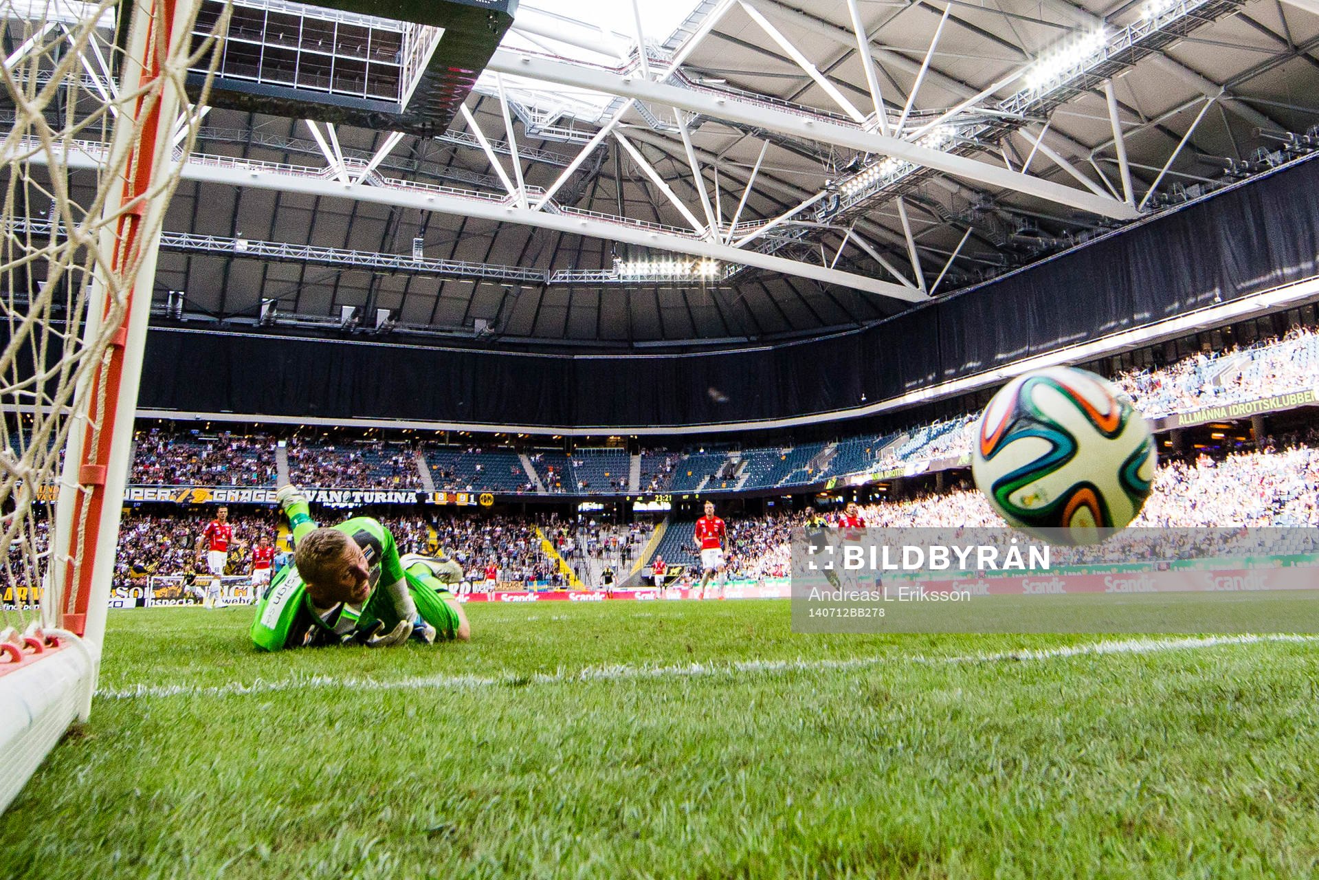 s Nabil Bahoui (ej i bild) gör 1-0 för AIK bakom Kalmars