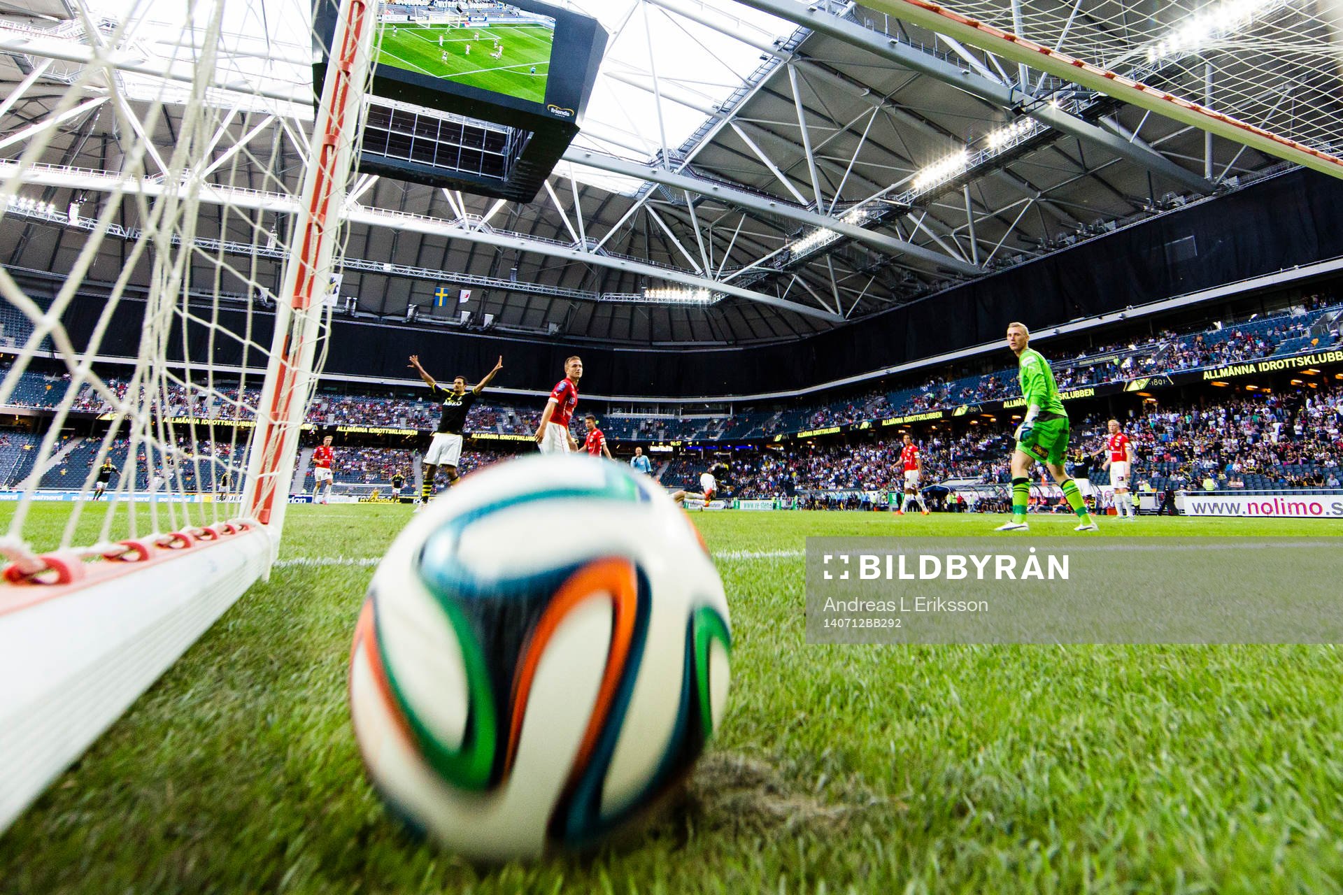 s Ibrahim Moro (ej i bild) gör 2-0 för AIK bakom Kalmars
