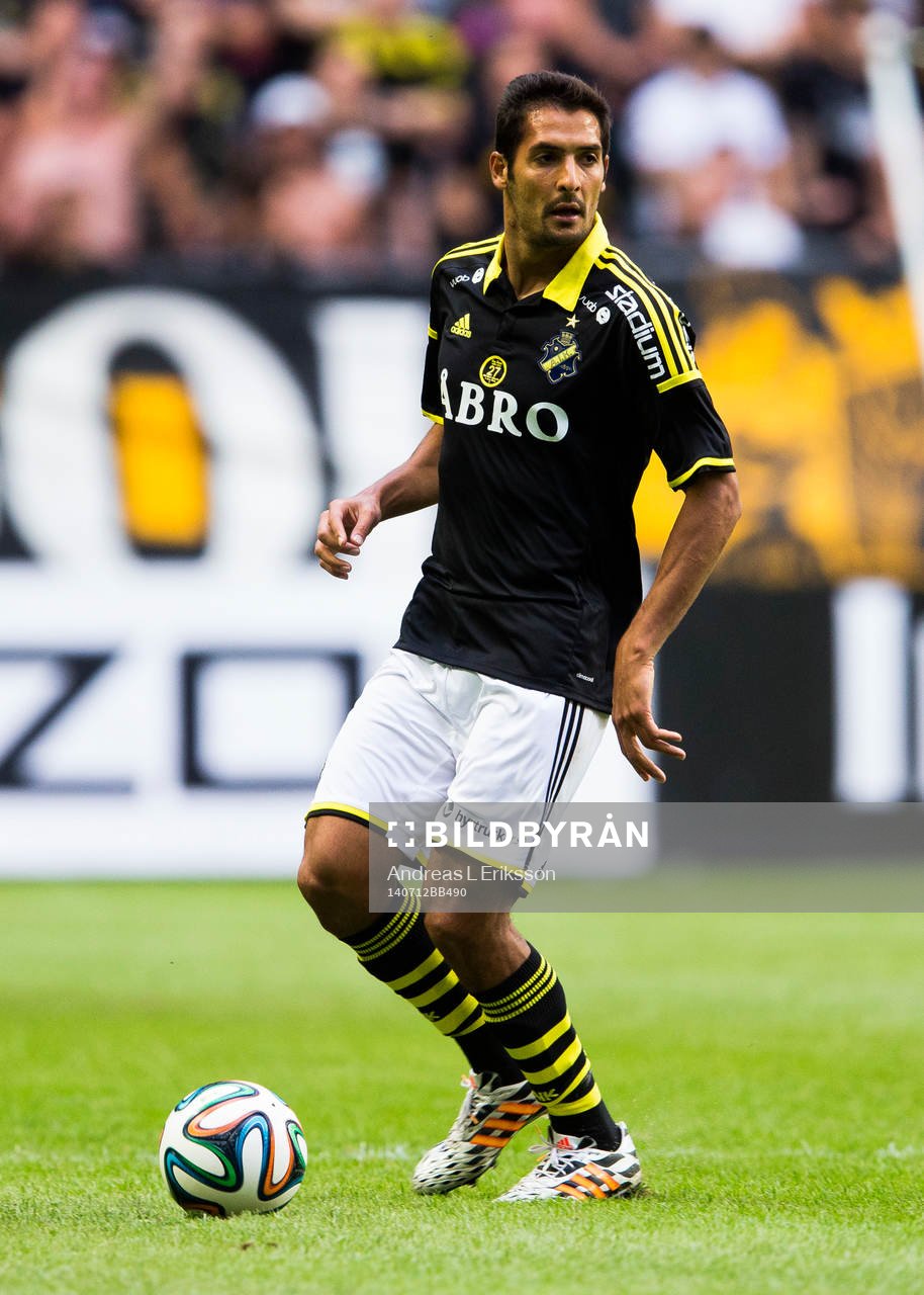 s Celso Borges med bollen