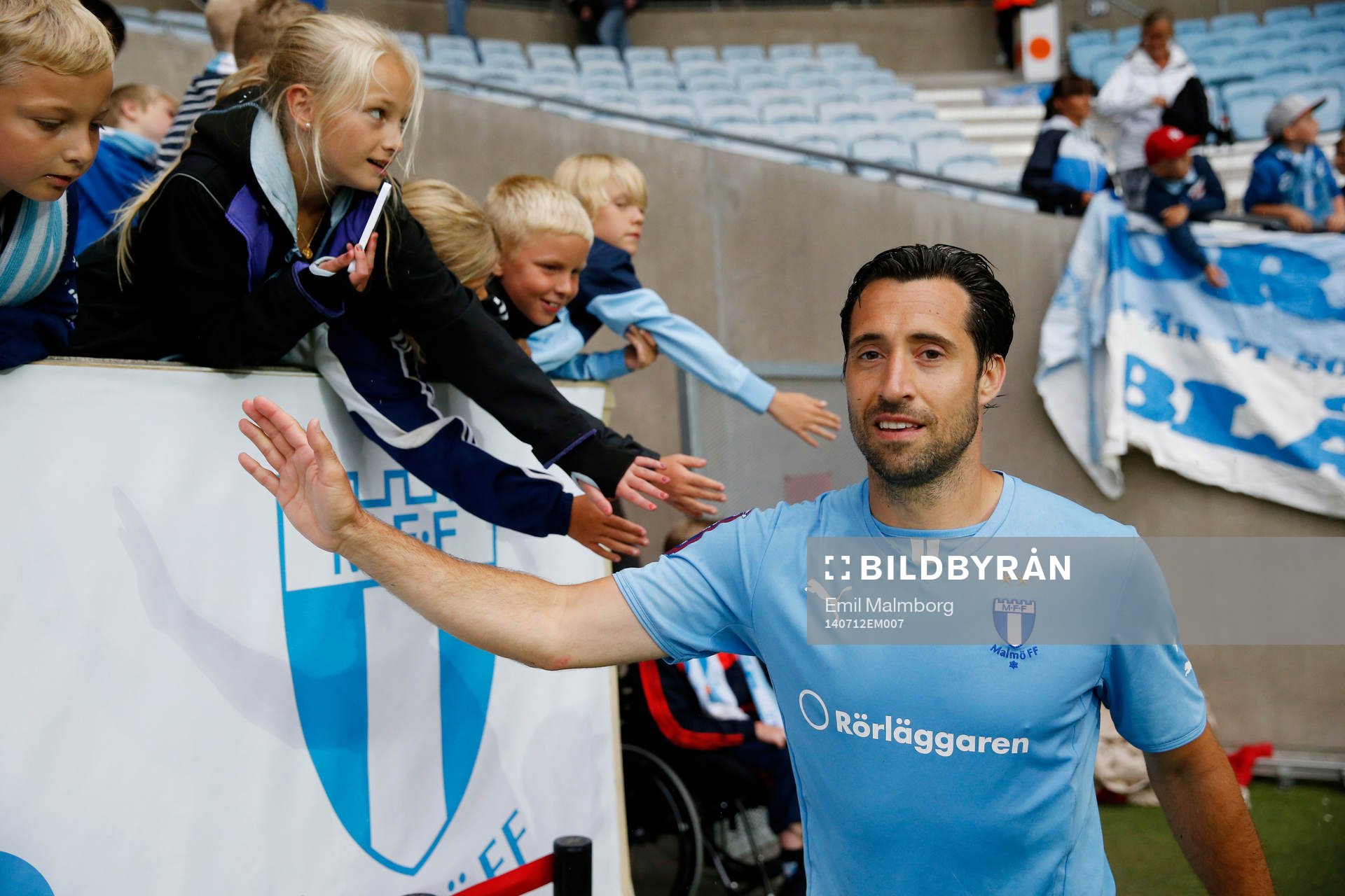 Matias Concha från Malmö jublar