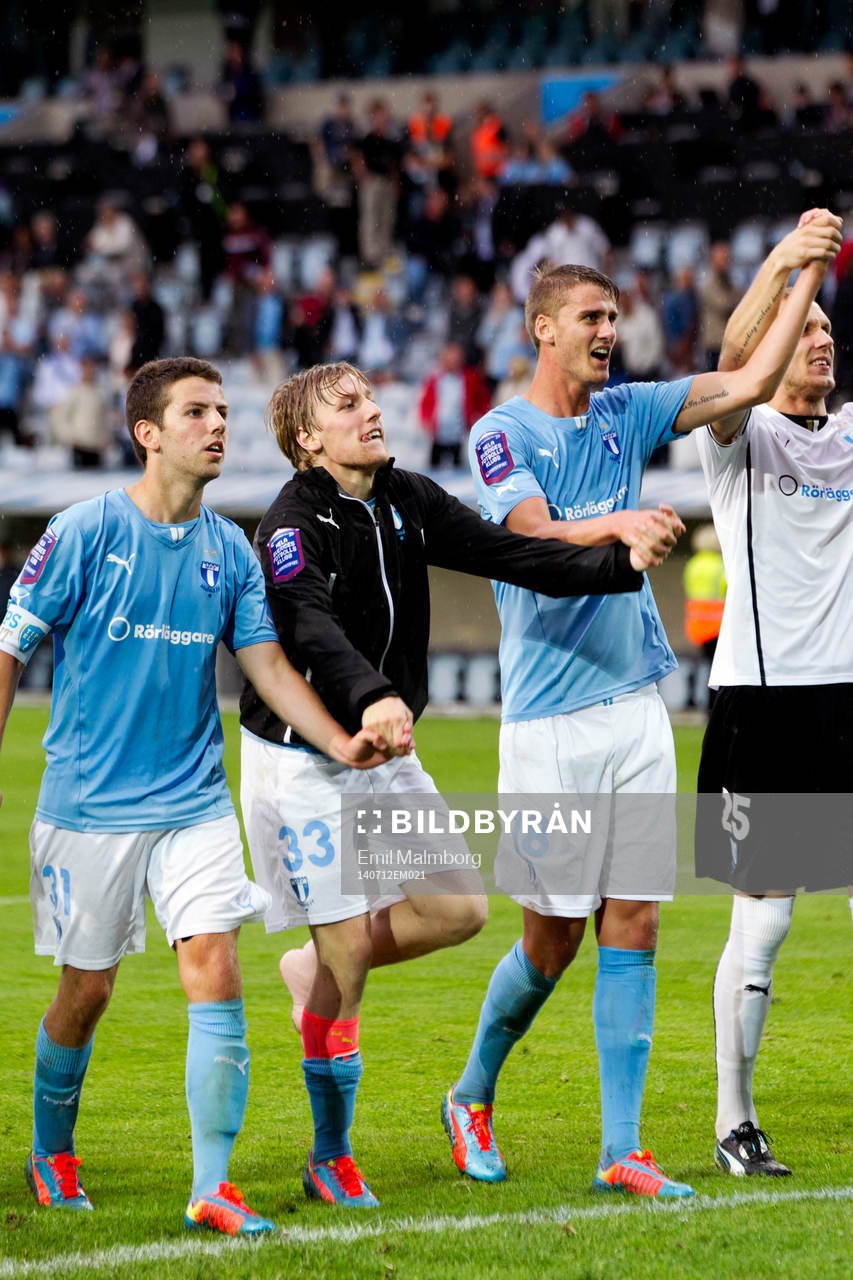 Emil Forsberg från Malmö jublar med laget