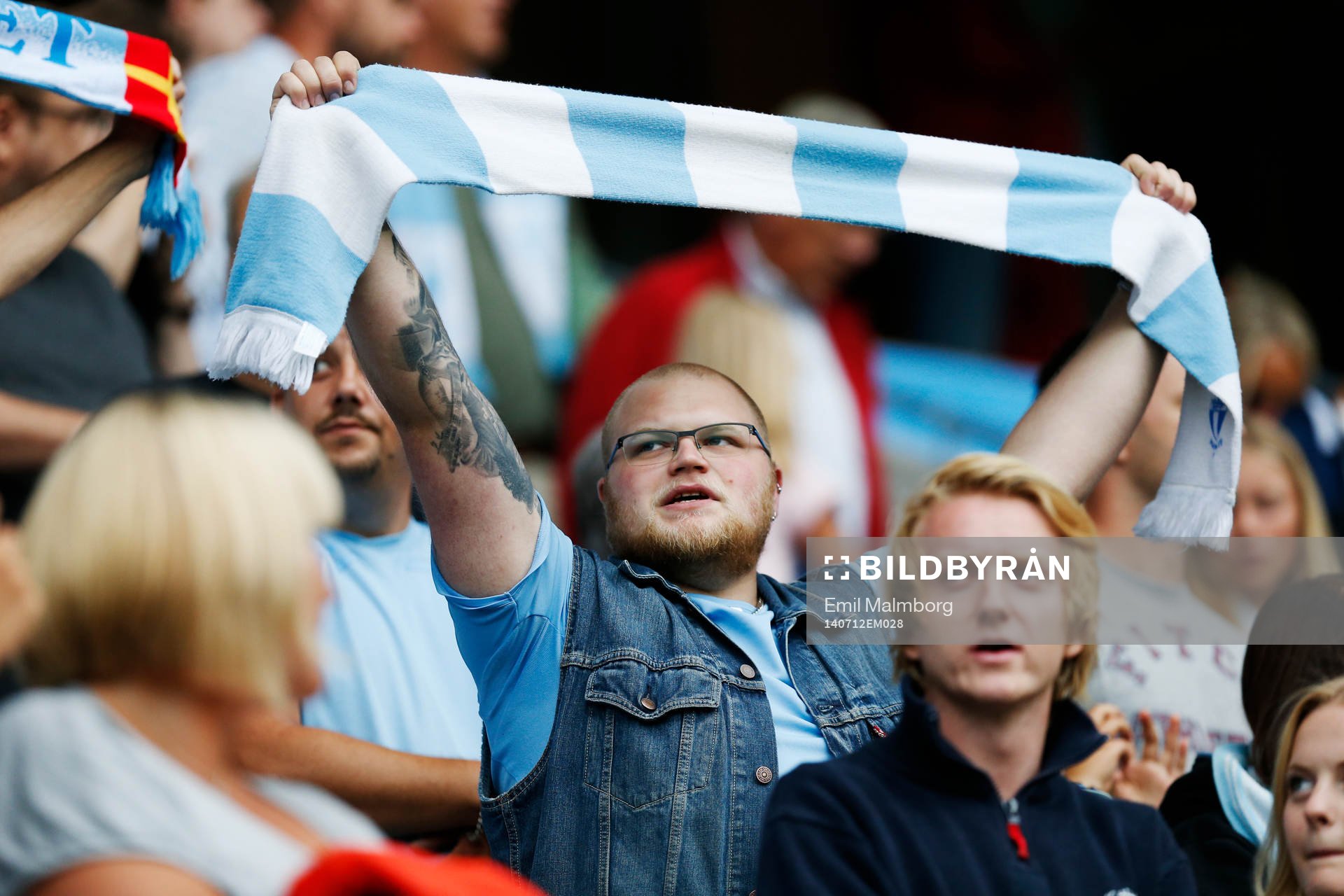 En i publiken med Malmö halsduken