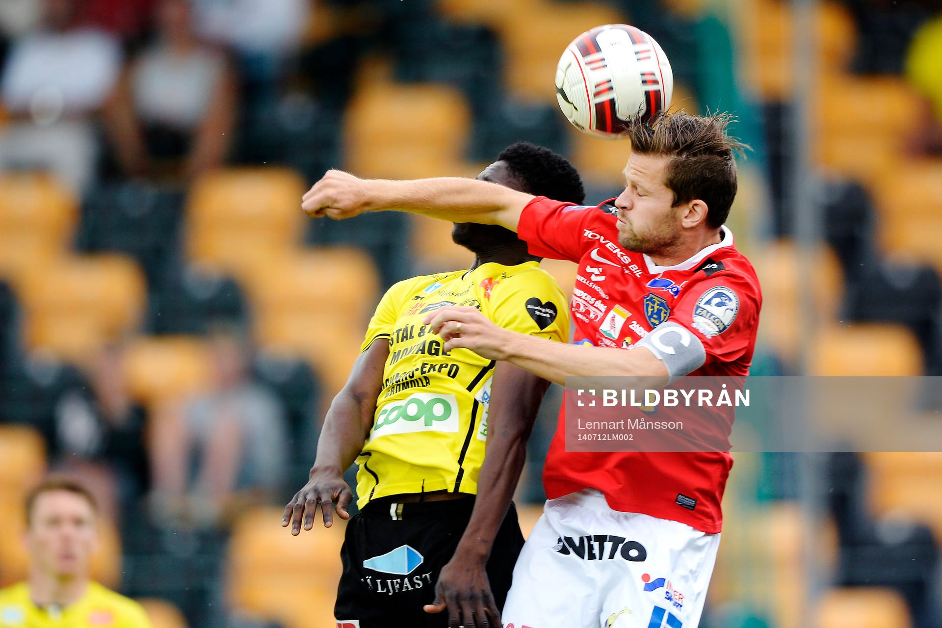 Mjällbys Kwame Bonsu i kamp med Stefan Rodevåg i den allsvenska fotbollsmatchen mellan Mjällby och Falkenberg i Mjällby 12 juli.