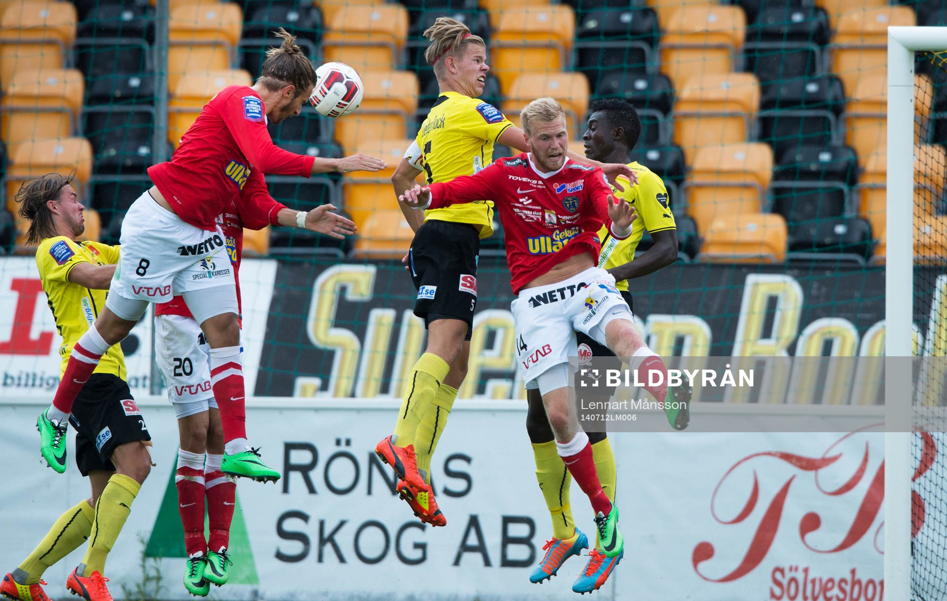 Falkenbergs Tobias Karlsson nära nicka in 1-1 i