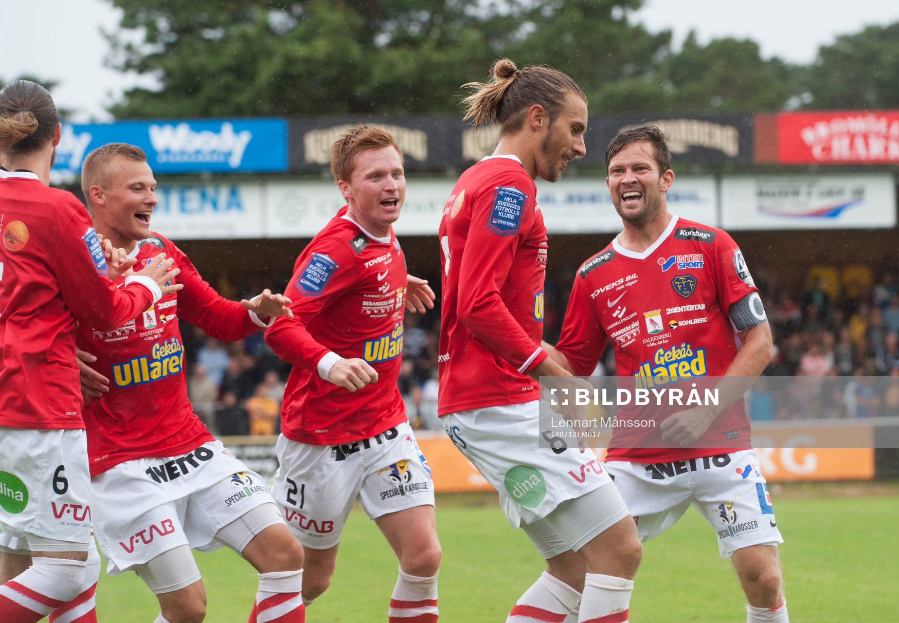 Falkenbergs Tobias Karlsson har kvitterat till 1-1 och hela