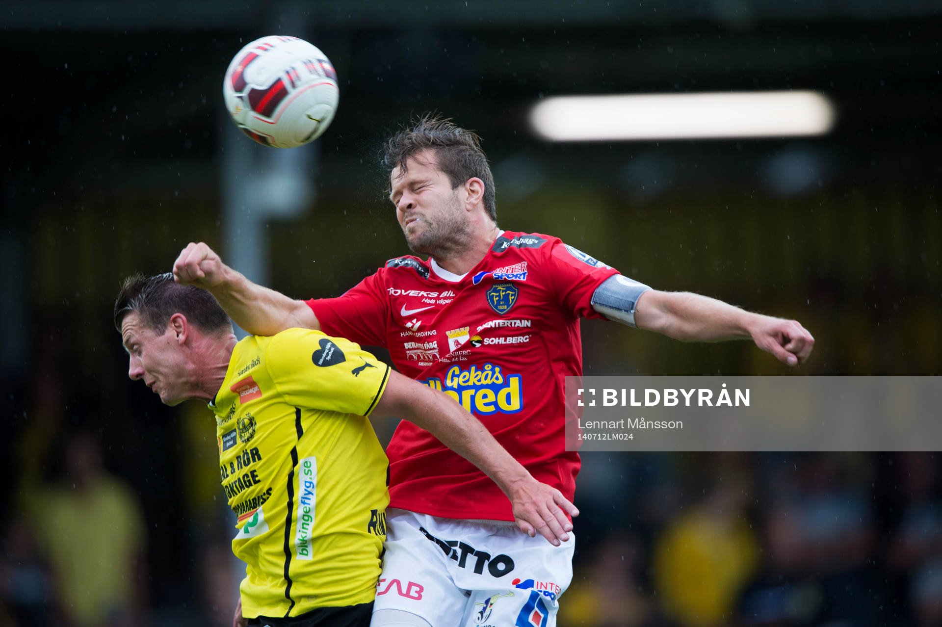 Mjällbys Kristian Haynes och Falkenbergs David Svensson i