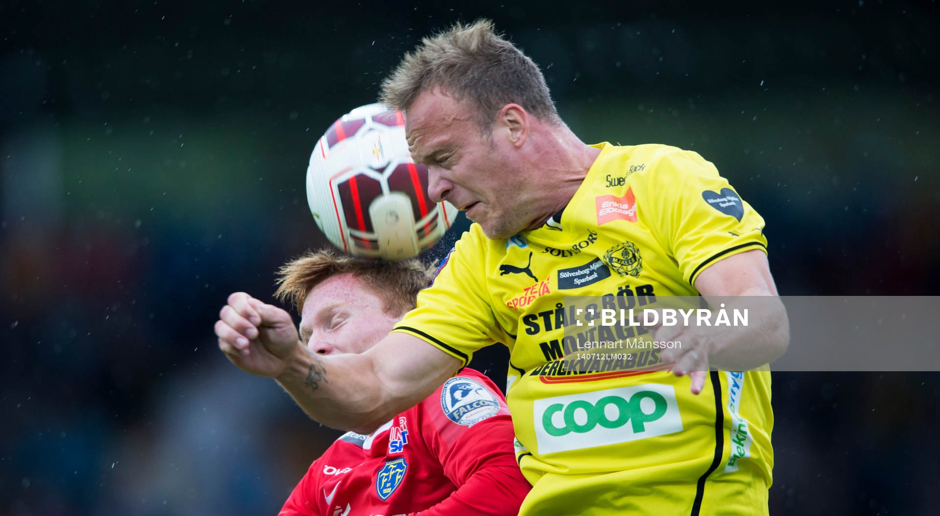  Mjällbys Marcus Ekenberg och Falkenbergs Dan Keat i den allsvenska fotbollsmatchen mellan Mjällby och Falkenberg i Mjällby 12 juli.