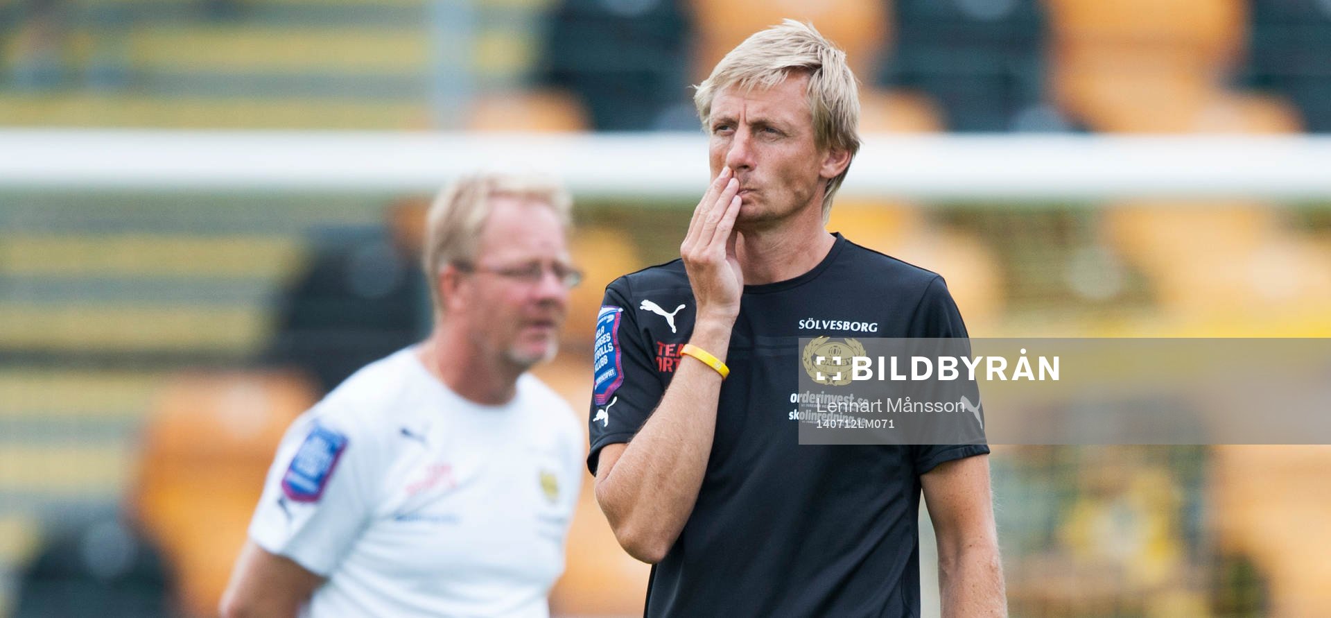 Mjällbys tränare Patrik Rosengren och Lasse Jacobsson i den allsvenska fotbollsmatchen mellan Mjällby och Falkenberg i Mjällby 12 juli.