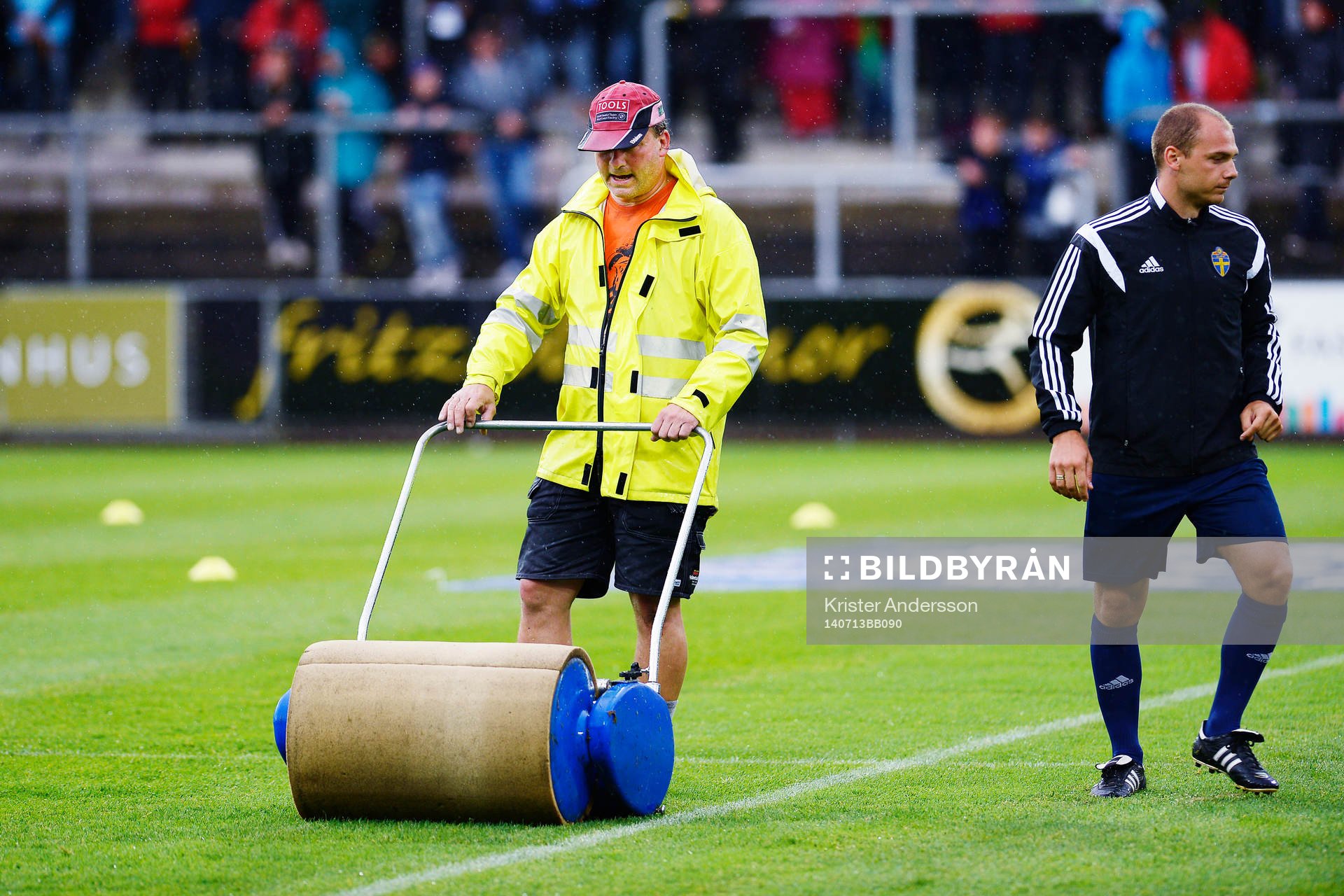 Efter kraftigt regn så är det blött på planen innan fotbollsbollmatchen i allsvenskan mellan Halmstad och IFK Göteborg den 13 juli 2014 i Halmstad.