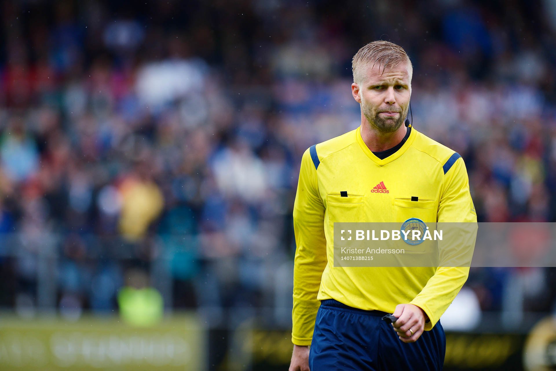 Domare Glenn Nyberg under fotbollsbollmatchen i allsvenskan mellan Halmstad och IFK Göteborg den 13 juli 2014 i Halmstad.