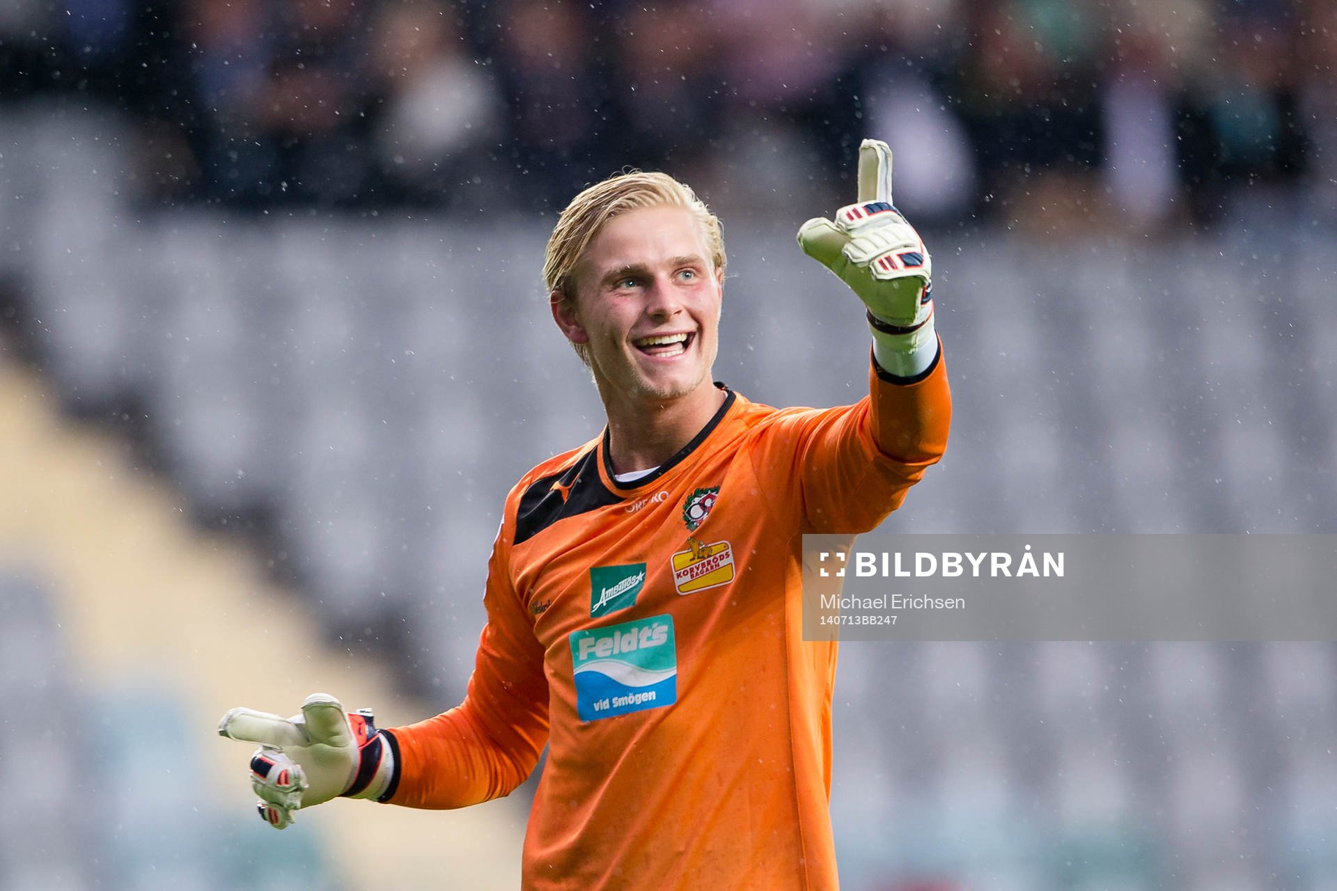 Örebros målvakt Jacob Rinne jublar