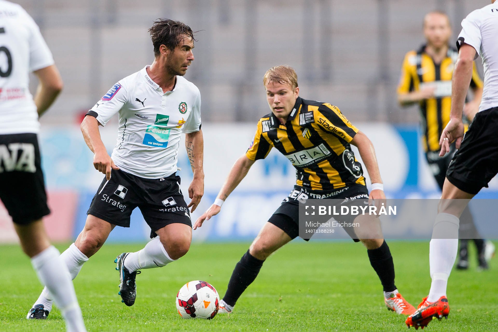 Örebros Nordin Gerzic mot Häckens Oscar Lewicki