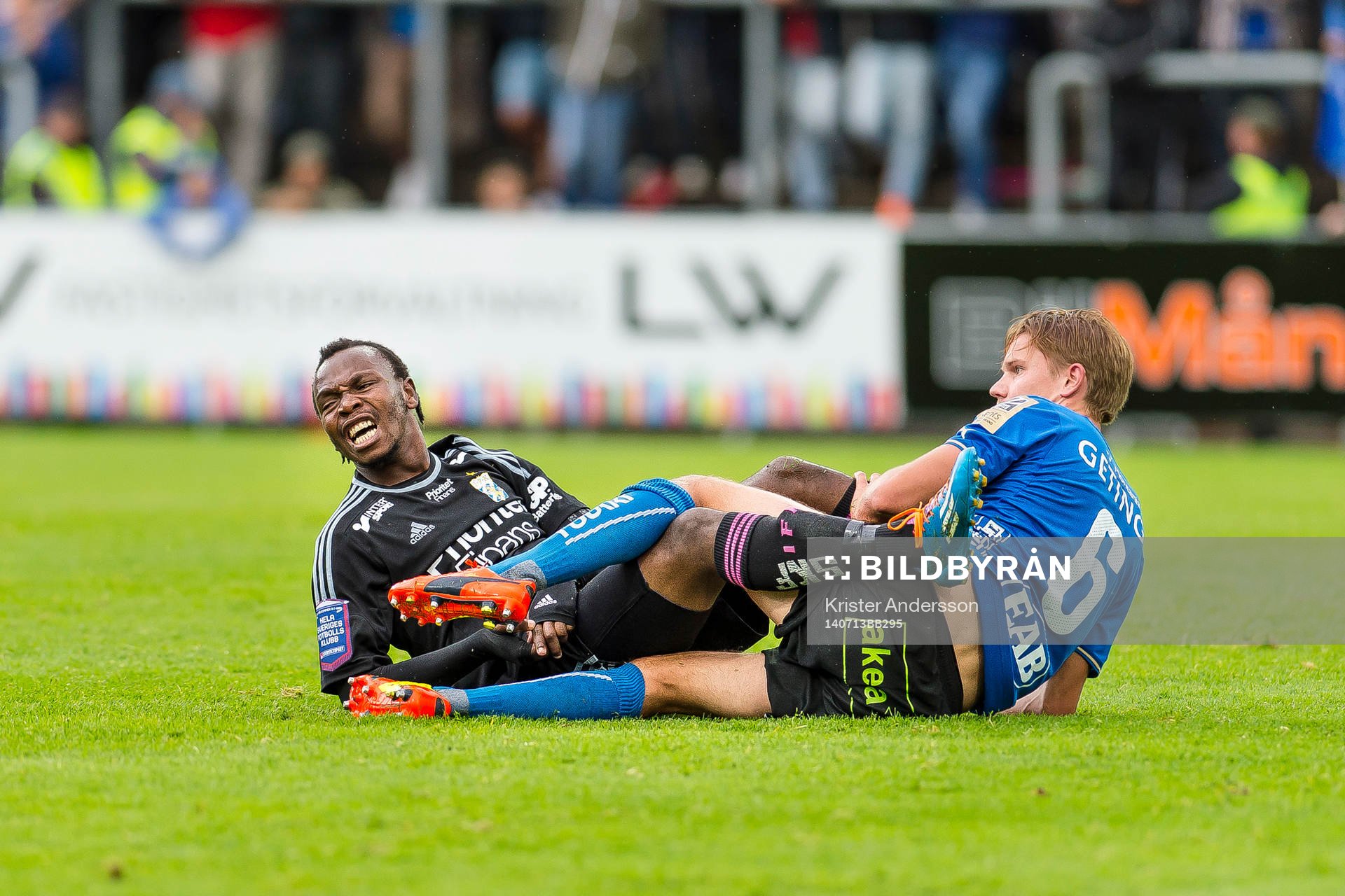 IFK Göteborgs May Mahlangu och Halmstads Johan Blomberg