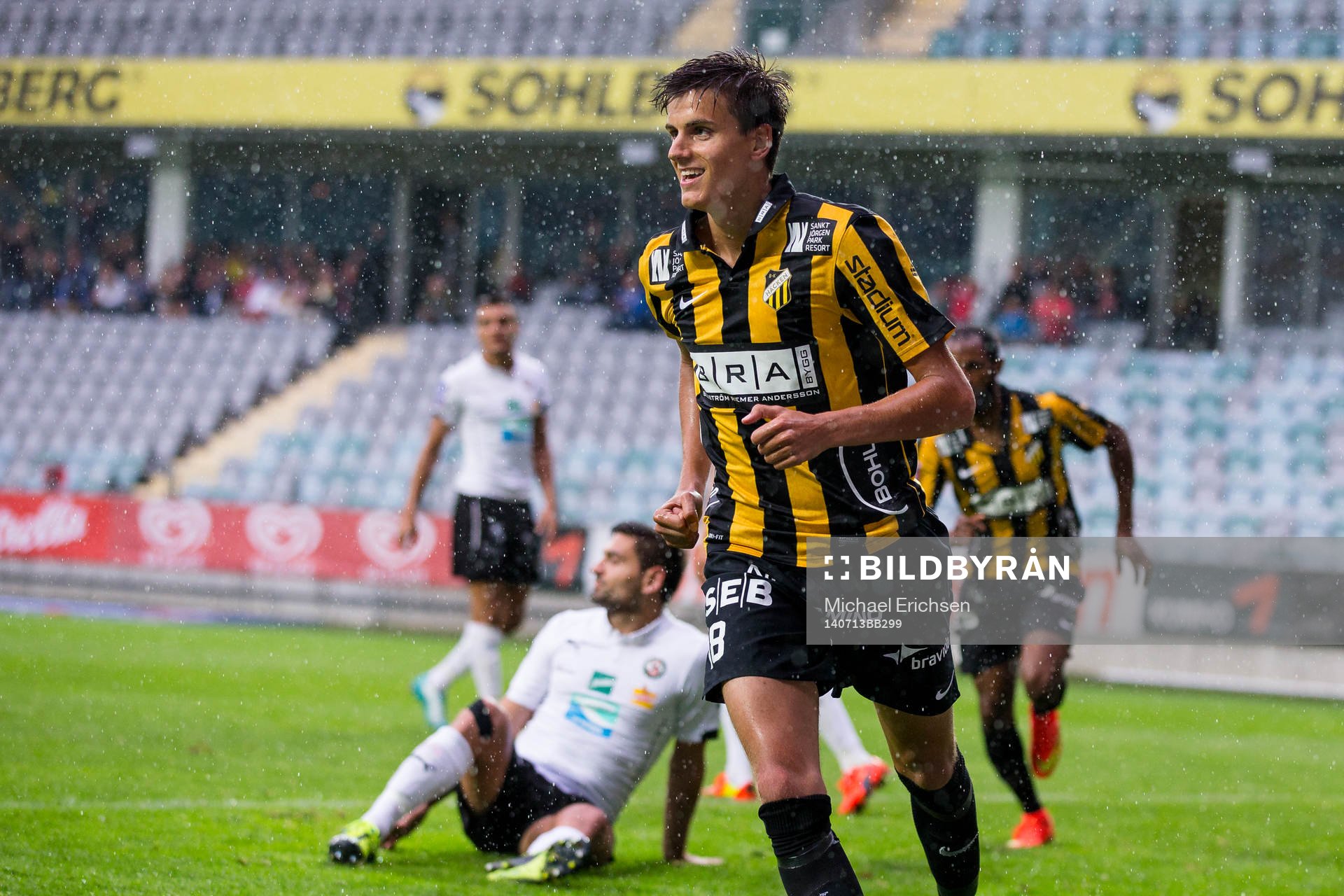 Häckens Alexander Jeremejeff jublar