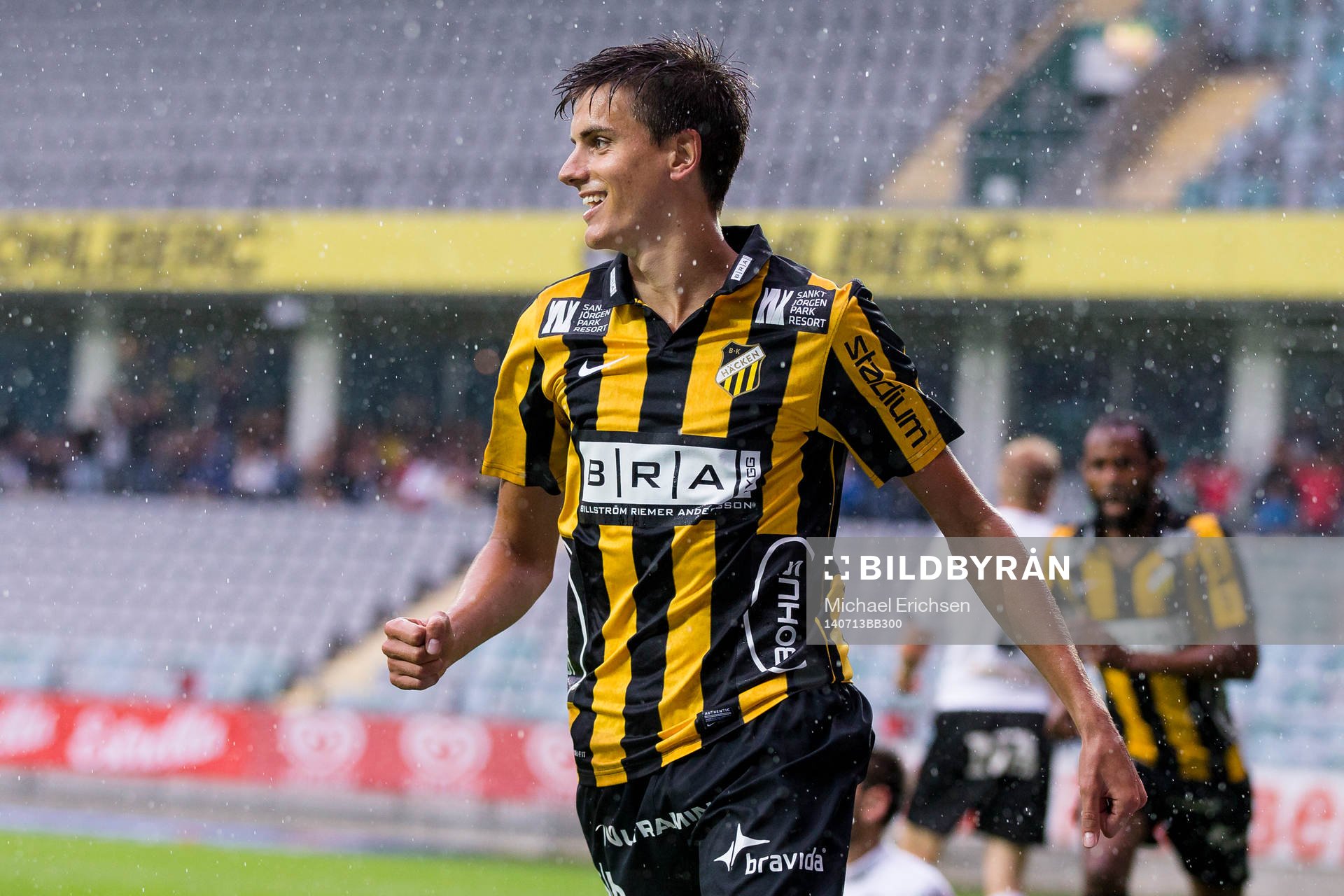 Häckens Alexander Jeremejeff jublar