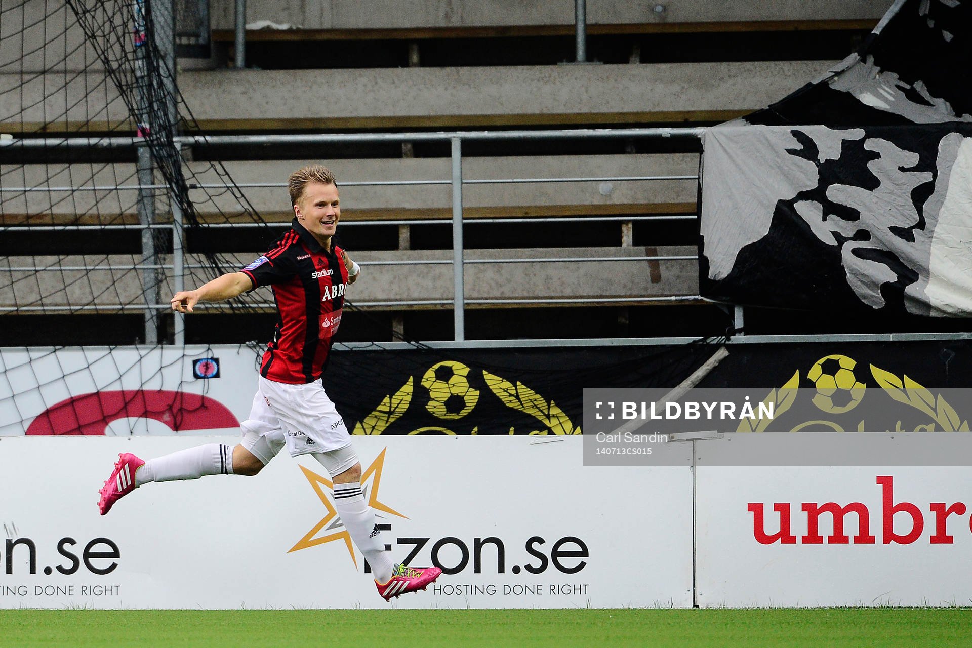 Brommapojkarnas Jacob Une Larsson jublar