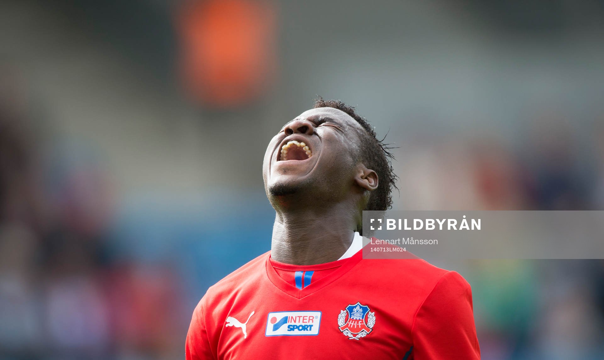 Helsingborgs David Accam har missat  målchans och skriker
