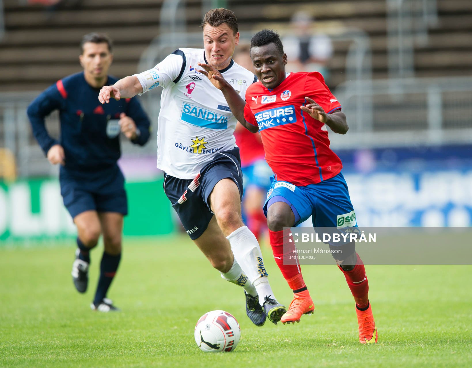Helsingborgs David Accam rycker ifrån Gefles Marcus