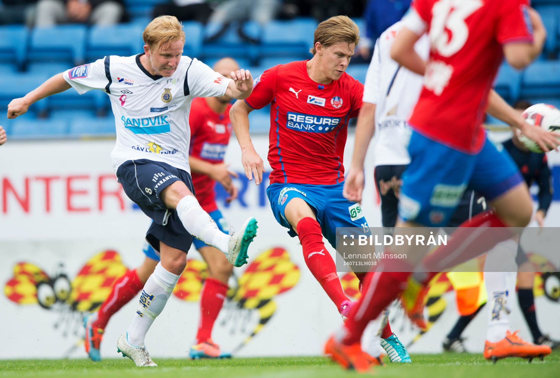 Gefles Simon Lundevall och Helsingborgs Emil Krafth i